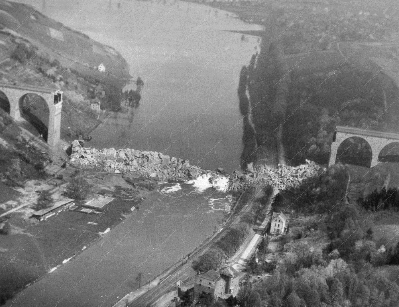 Limburg Lahntalbrücke 1945 - Luftaufnahme während der Trolley Mission