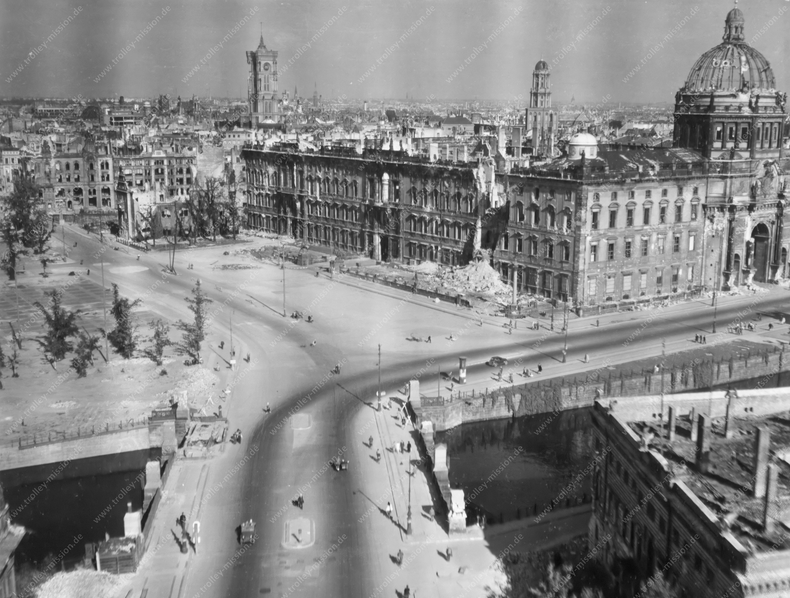 Berliner Schloß auf der Spreeinsel - Historisches Foto nach dem Zweiten Weltkrieg