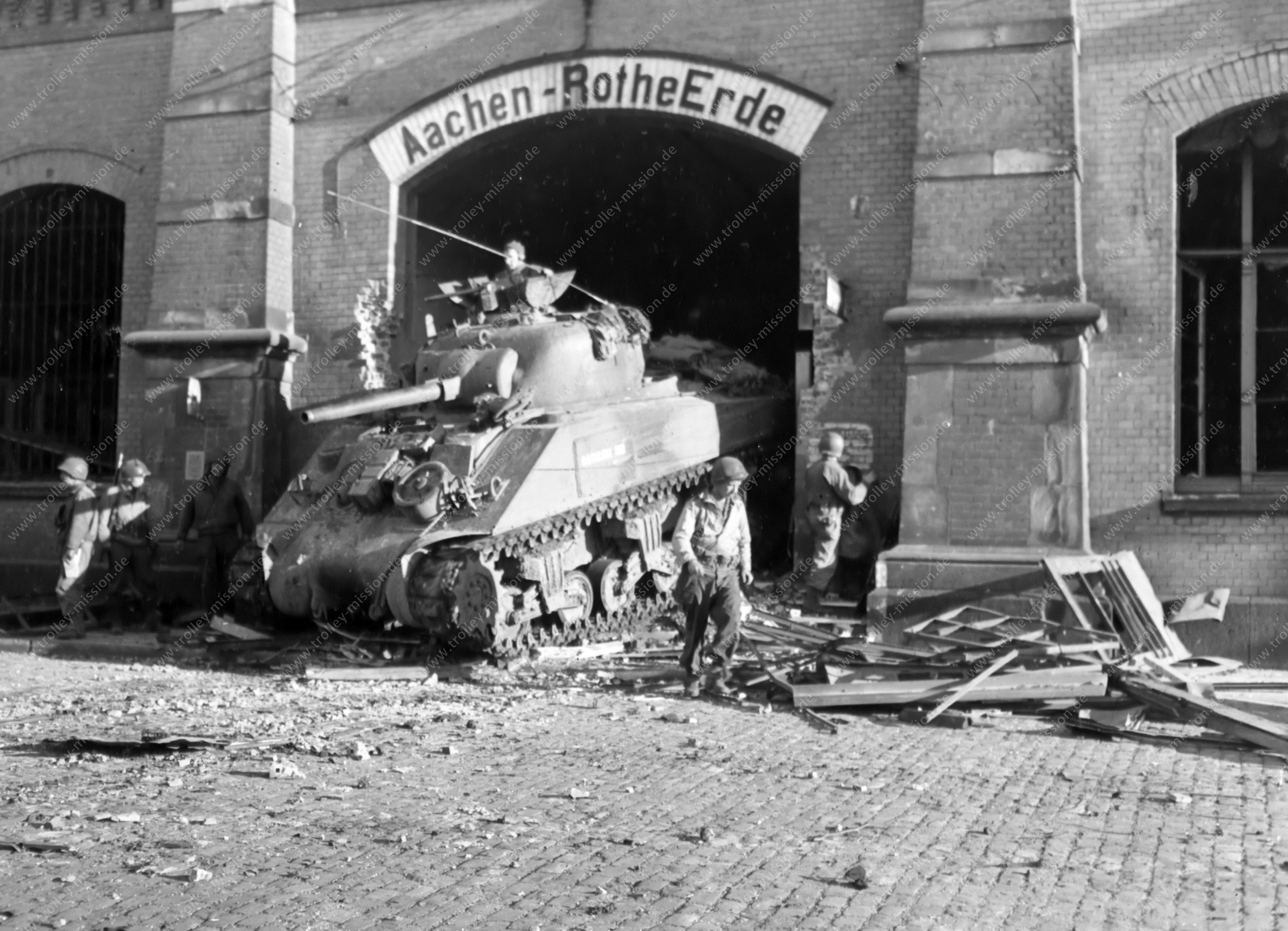 Panzer der US Armee am Bahnhof Rothe Erde - Aachen im Zweiten Weltkrieg