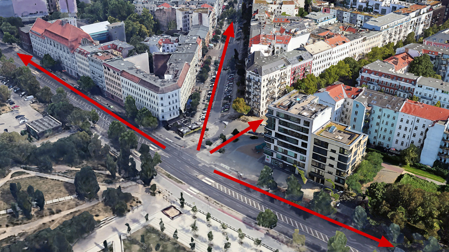 Das Luftbild zeigt die Straßenkreuzung von Bernauer Straße (Bildmitte, ganz rechts) und Eberswalder Straße (Bildmitte, ganz links).