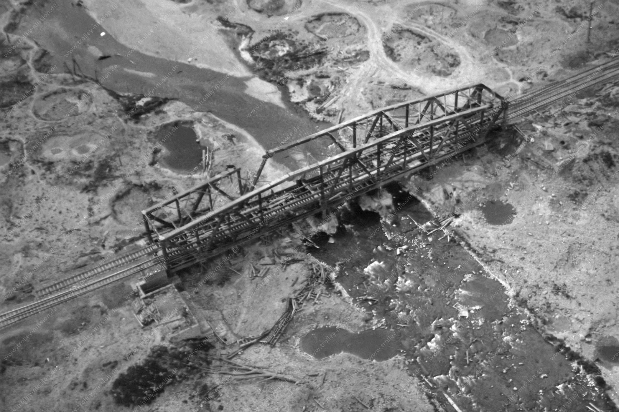 Brücke zwischen Bahnhof Remagen und Bahnhof Sinzig - Alliierte Luftaufnahme 1945