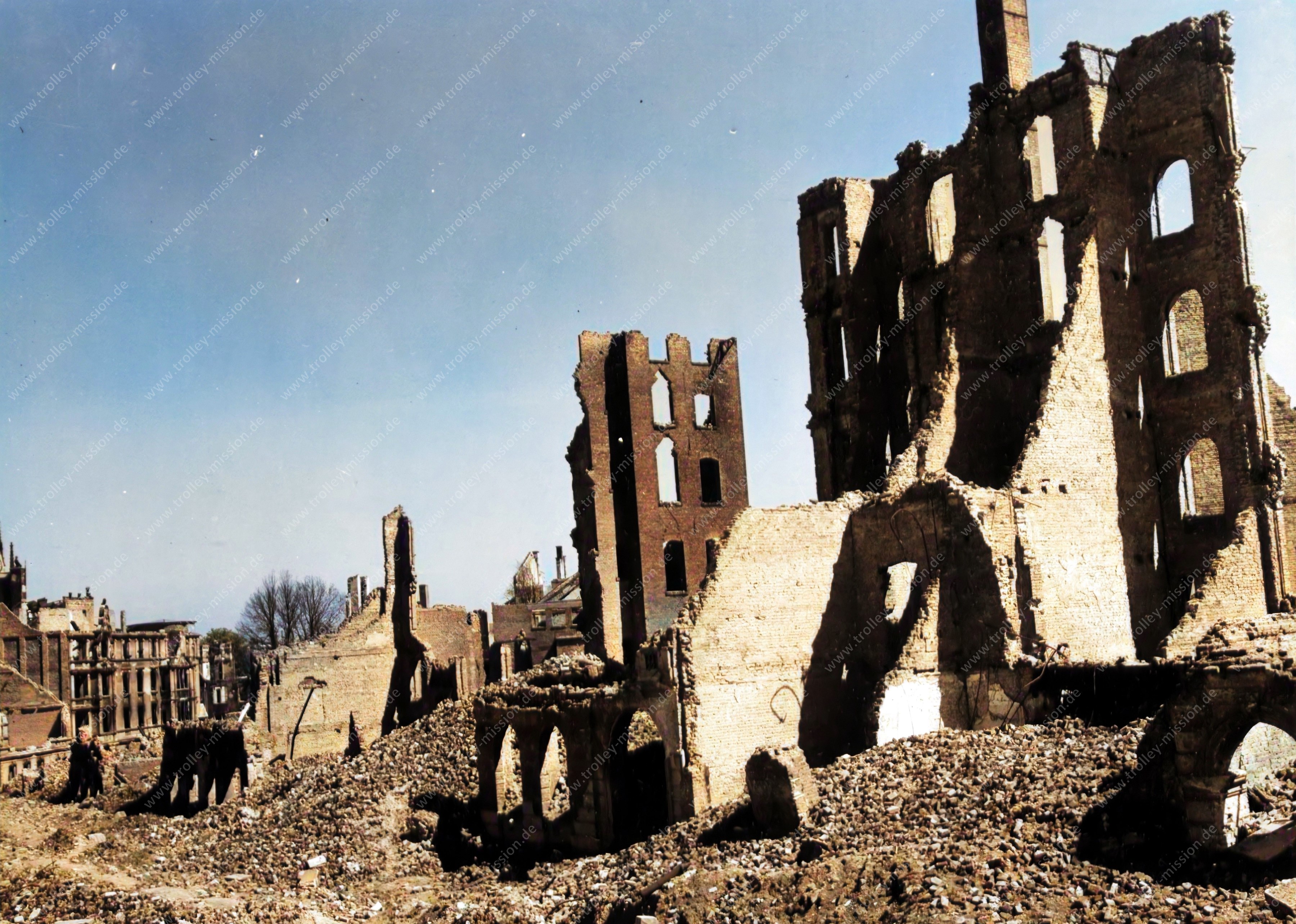 Trümmer und Ruinen in der Spohrstraße sowie und Kölnische Straße