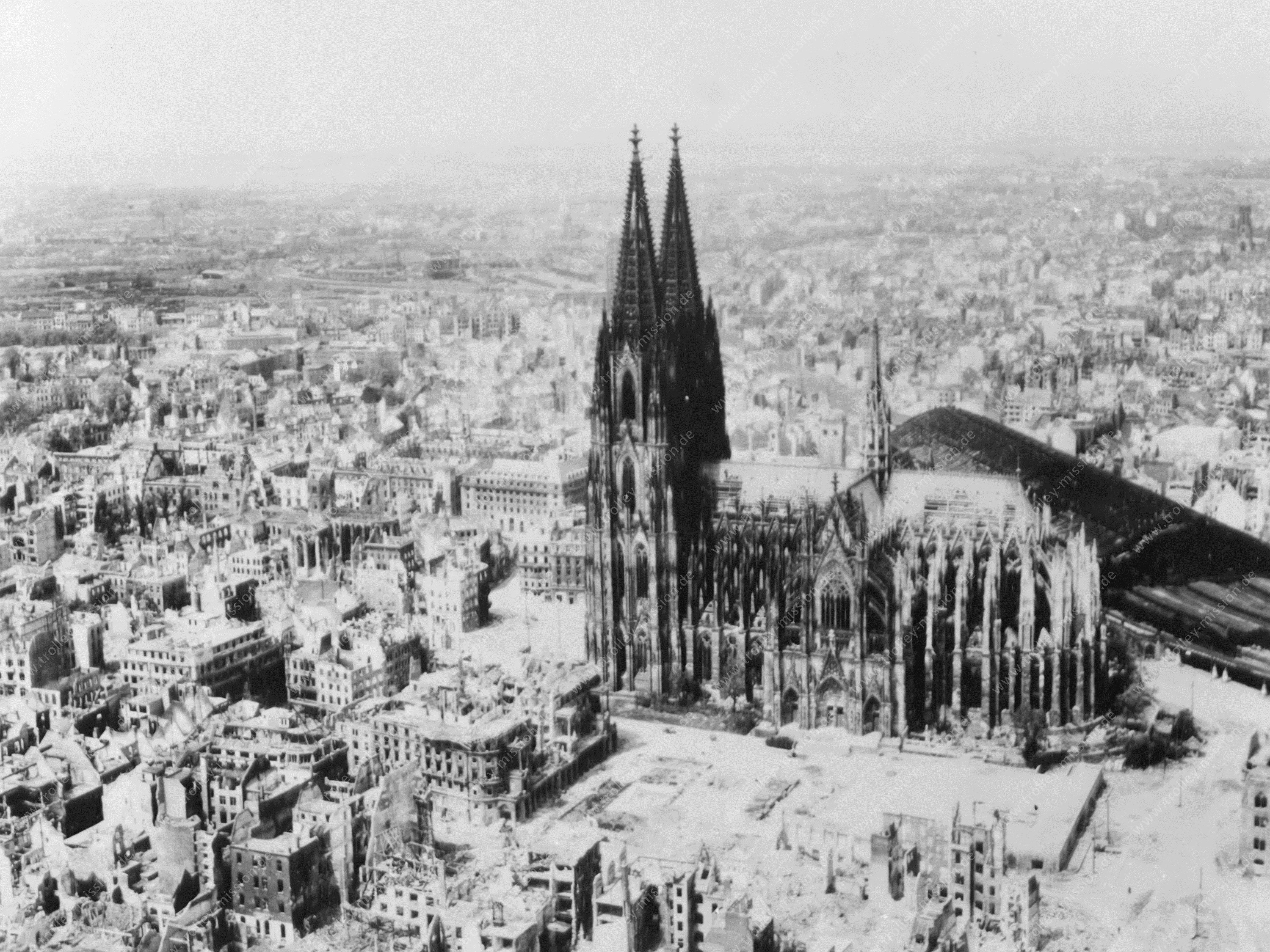 Zweiter Weltkrieg - Kölner Dom und Kölner Hauptbahnhof