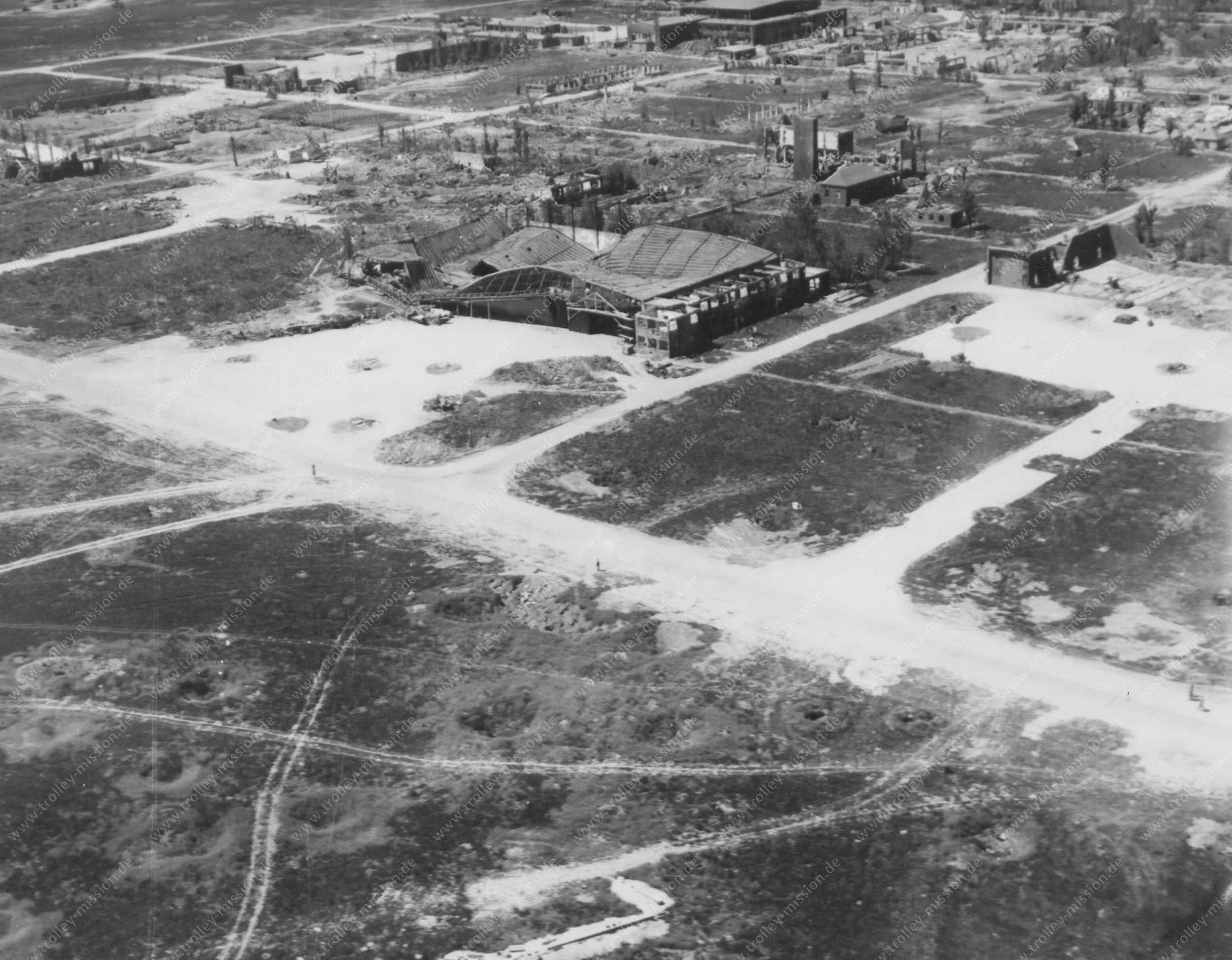 Flugzeughalle auf dem Werksgelände der Messerschmitt AG auf dem KZ-Außenlager Obertraubling