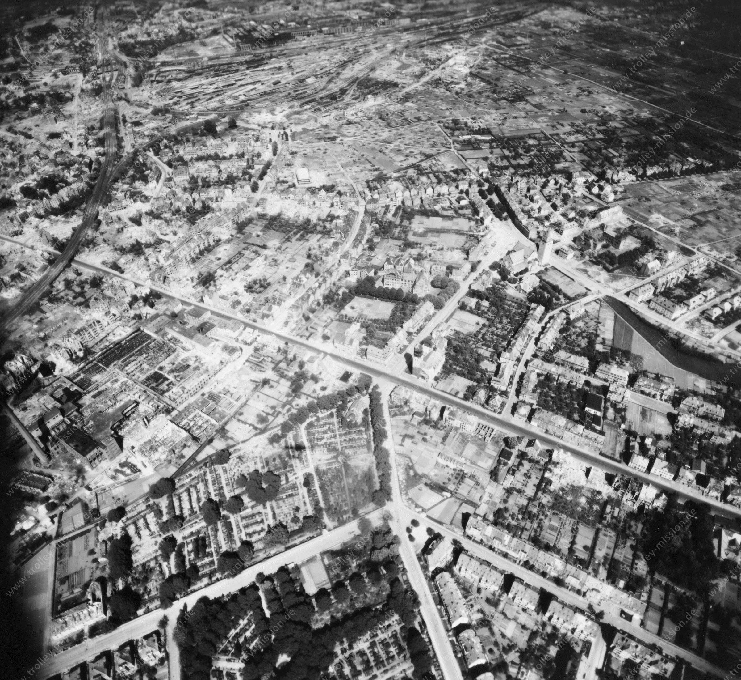 Osnabrück im Zweiten Weltkrieg: Iburger Straße und Johannisfriedhof (Mai 1945)