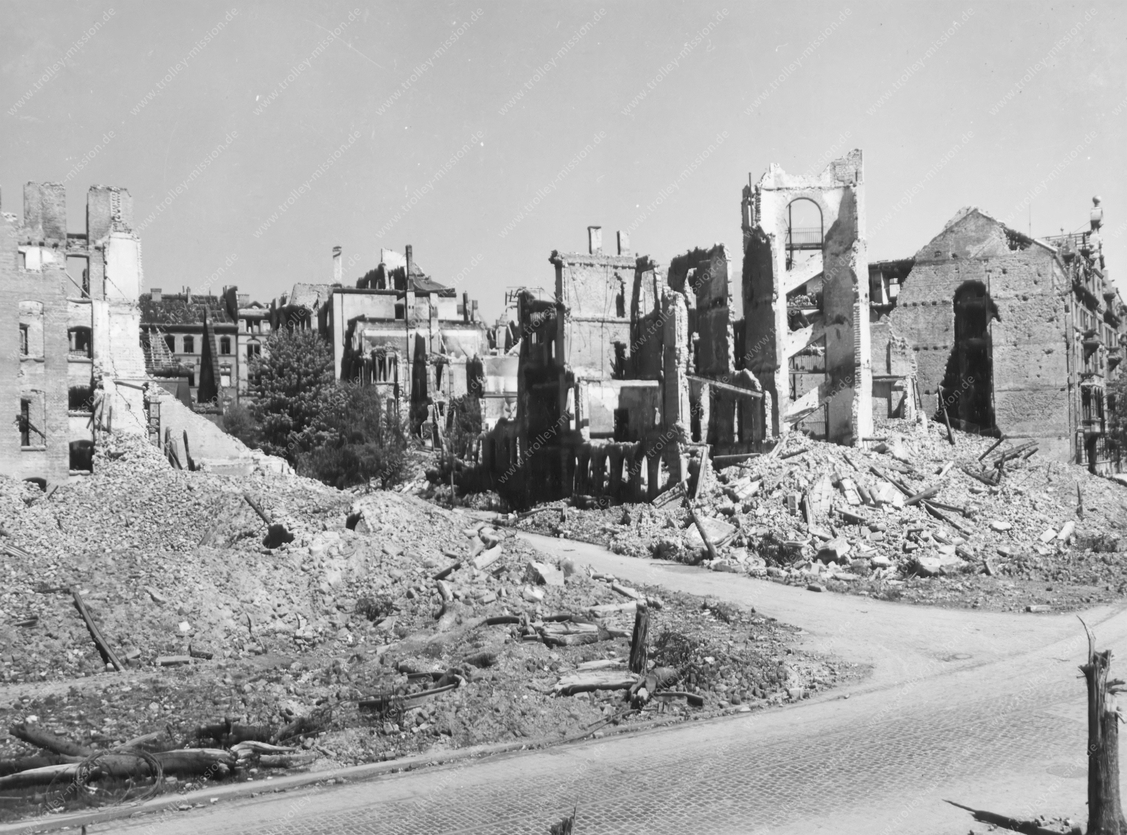 Kassel 1945 - Ruinen in der Murhardstraße sowie Goethestraße und Friedrich-Ebert-Straße