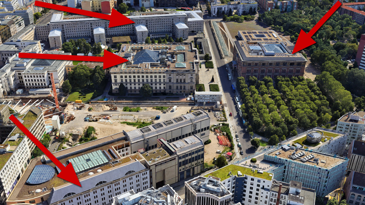 Die Luftaufnahme aus dem Jahre 1962 läßt einige Gebäude erkennen, die heute noch in Berlin existieren.