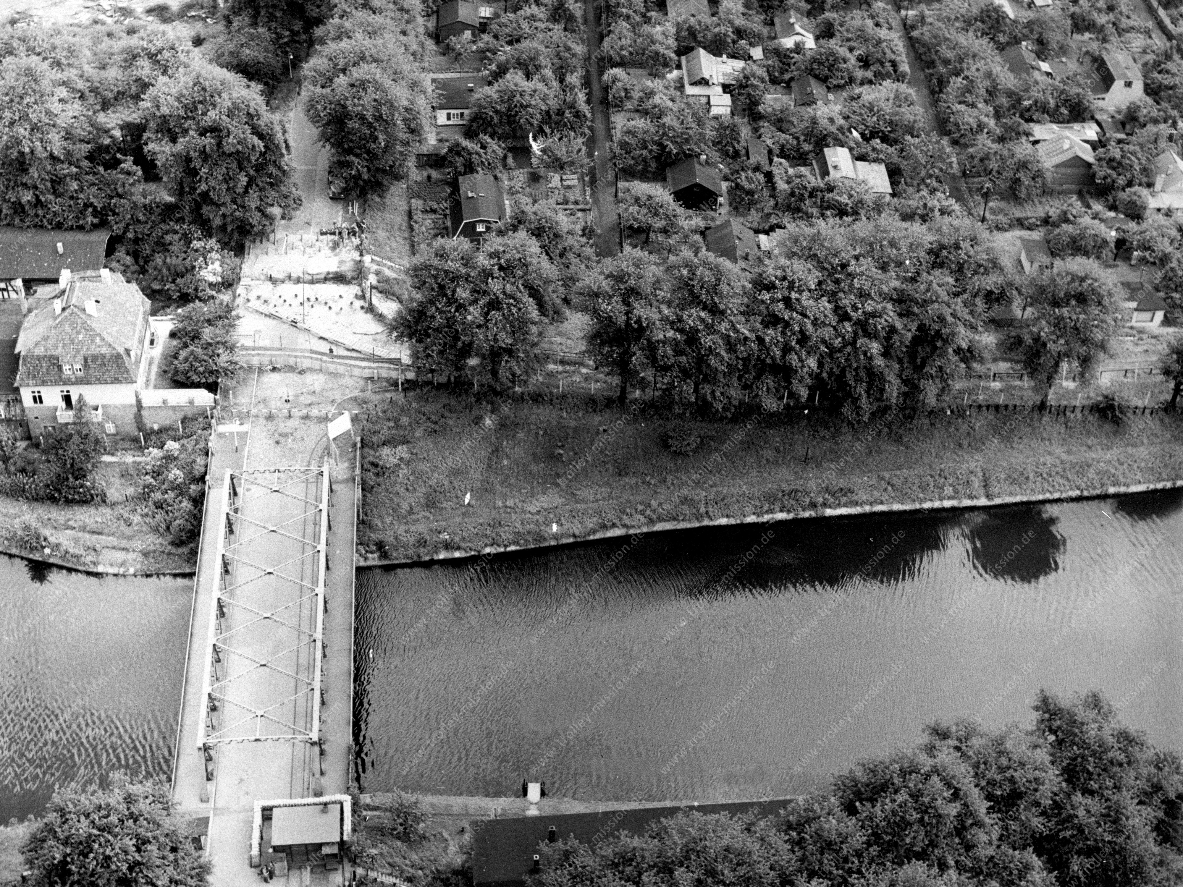 Luftbild Alte Späthbrücke an der Späthstraße am Teltowkanal in Berlin