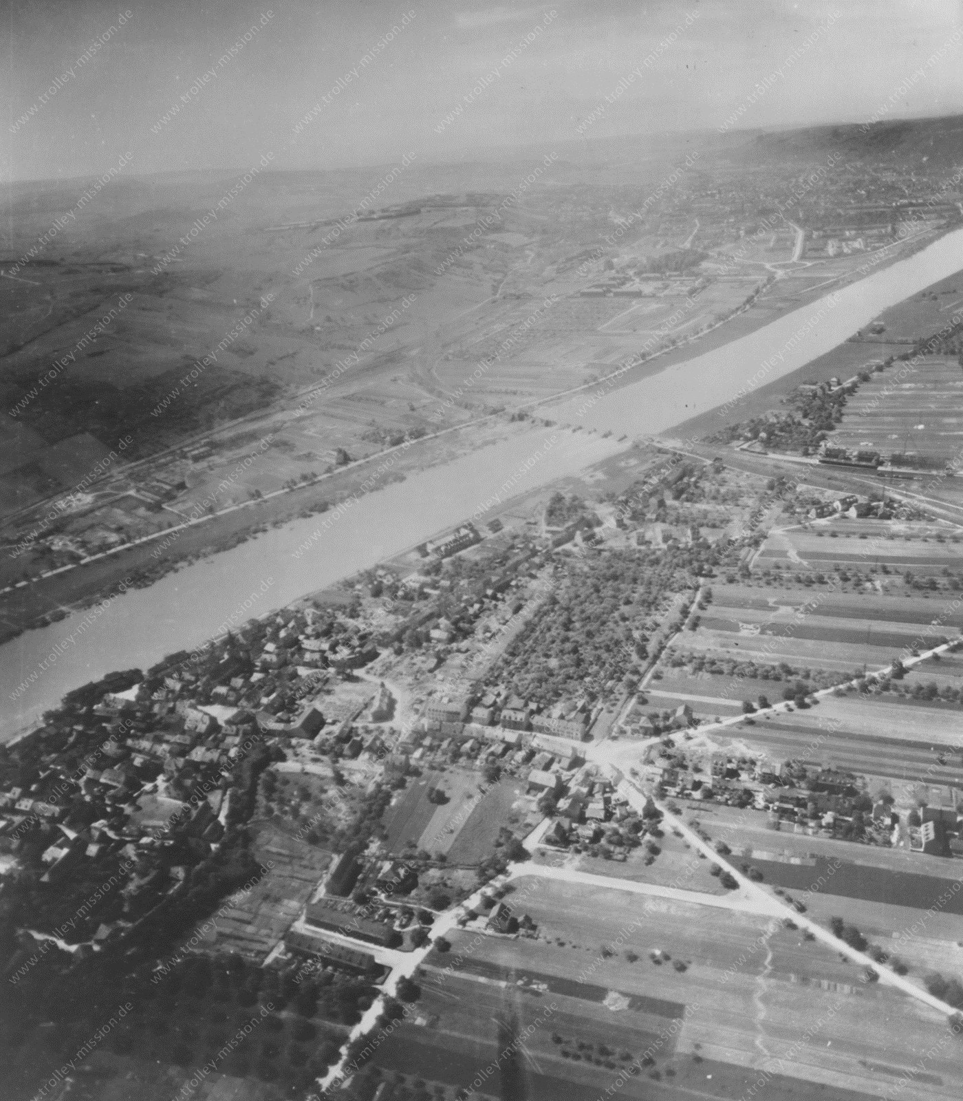 Luftbild von Trier Ortsteil Pfalzel im Zweiten Weltkrieg