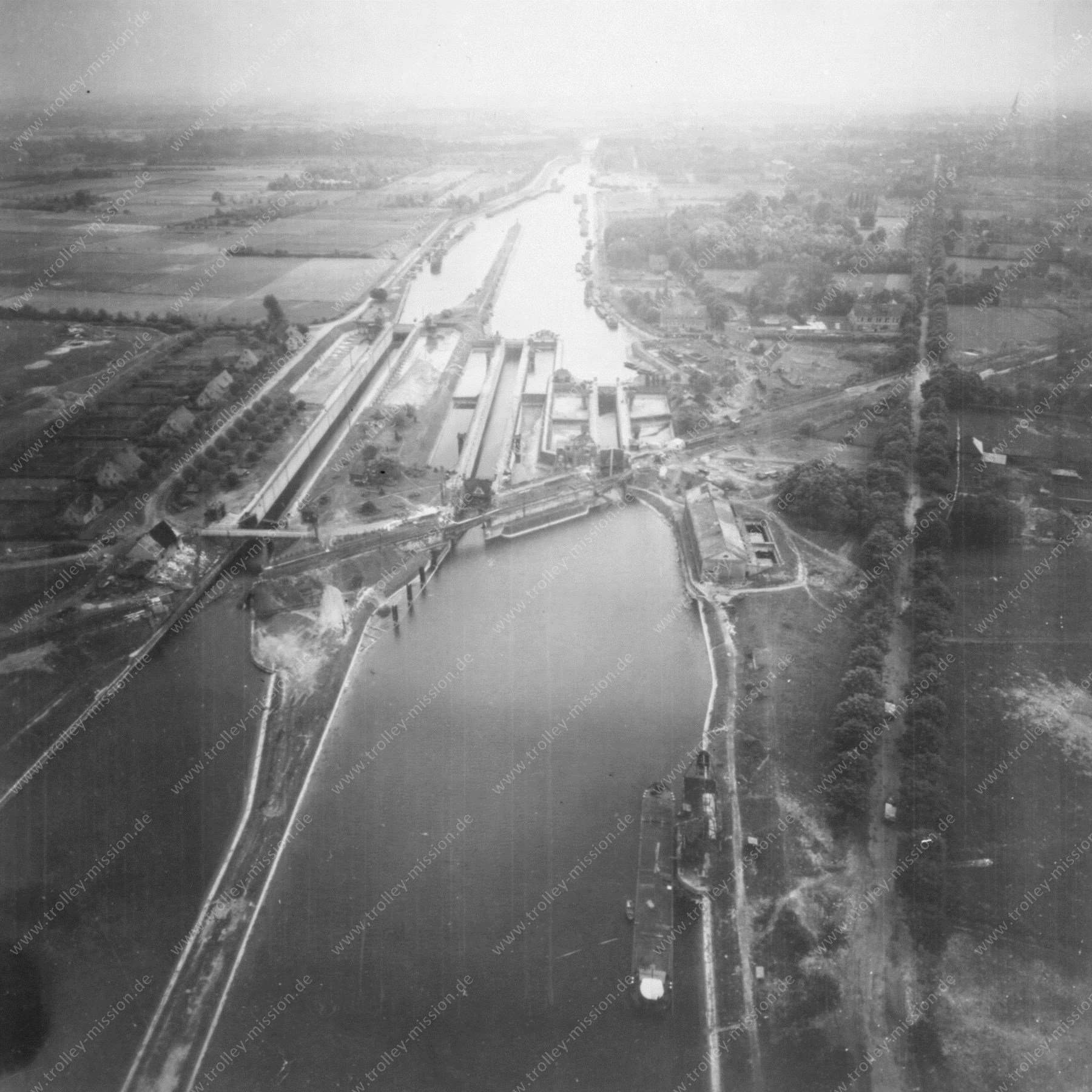 Luftaufnahme der Schleuse Münster im Dortmund-Ems-Kanal nach dem Zweiten Weltkrieg