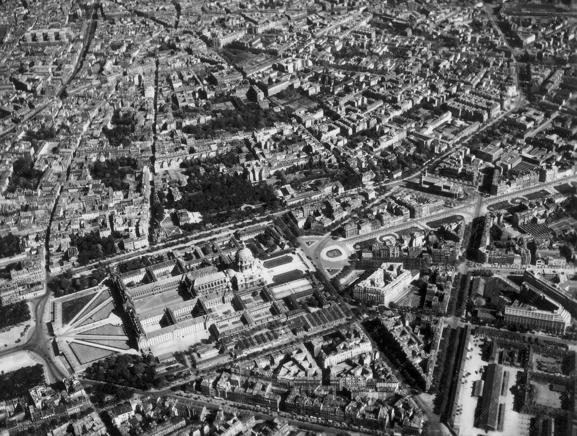 Paris 1945 Luftbild Invalidendom - Dôme des Invalides - Ehemalige Kaserne der Wehrmacht (Frankreich)