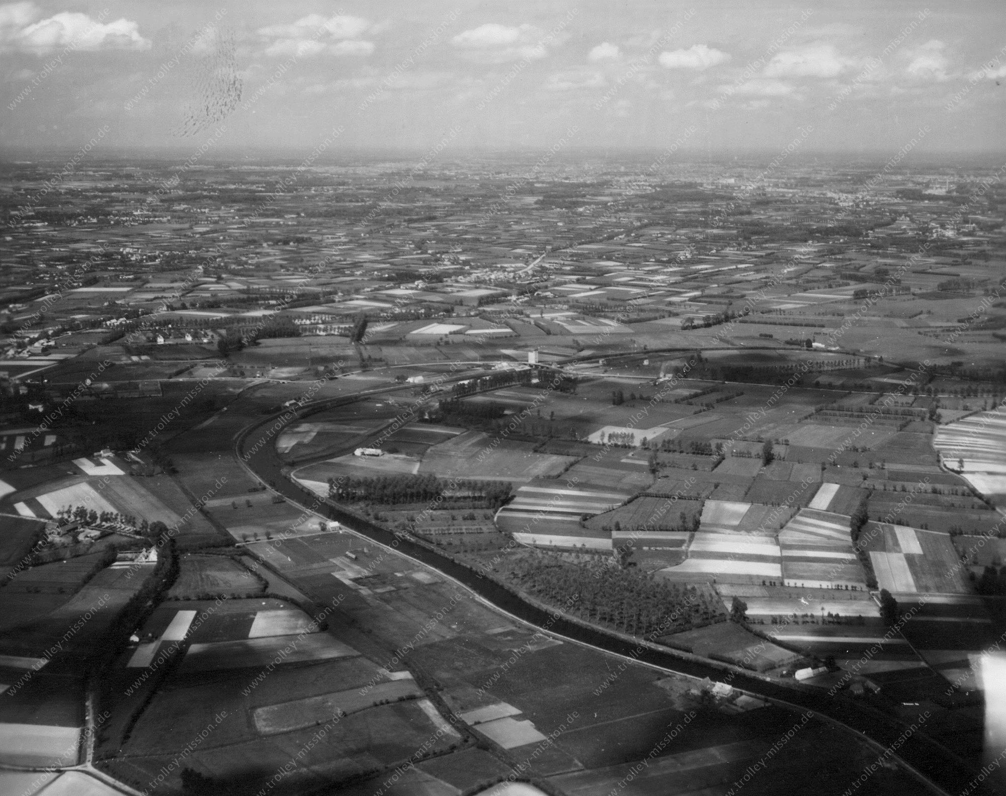 Der Fluß Schelde bei Nazareth und Eke bei Gent - Luftbild im Mai 1945 (Belgien)