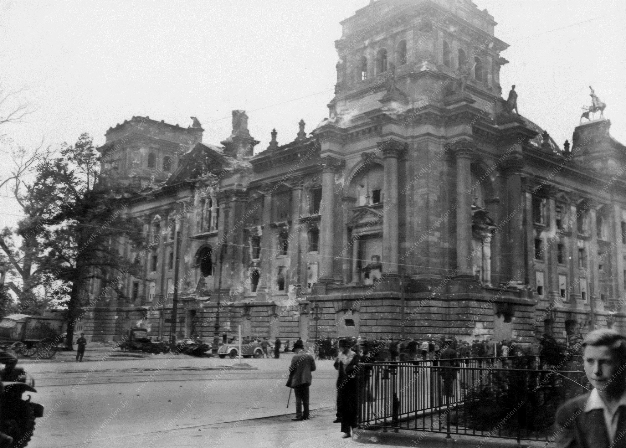 Reichstag in Berlin - Historisches Foto nach dem Zweiten Weltkrieg