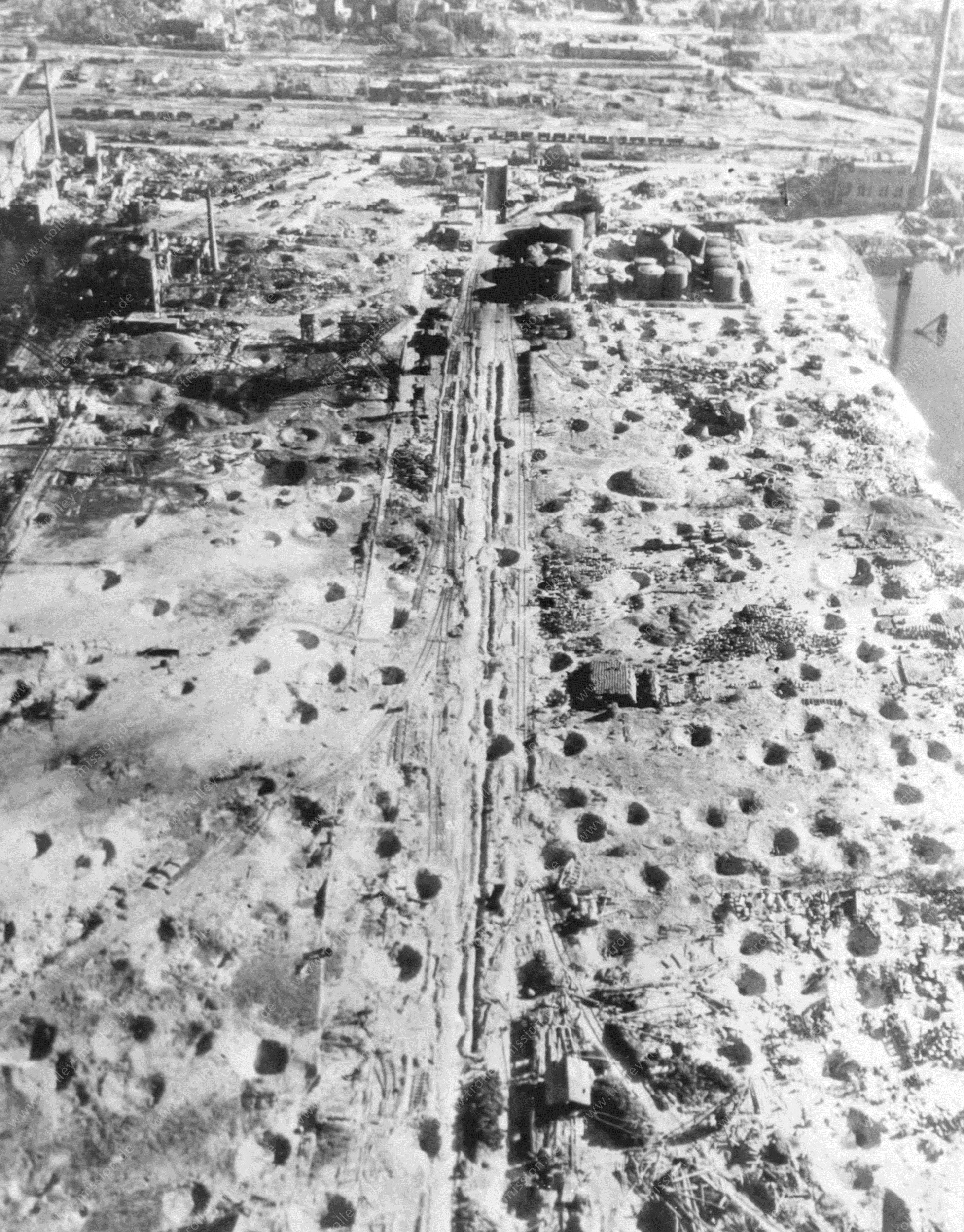Harburger Hafen - Gelände der Firma Noblee & Thörl GmbH nach den Luftangriffen 1945