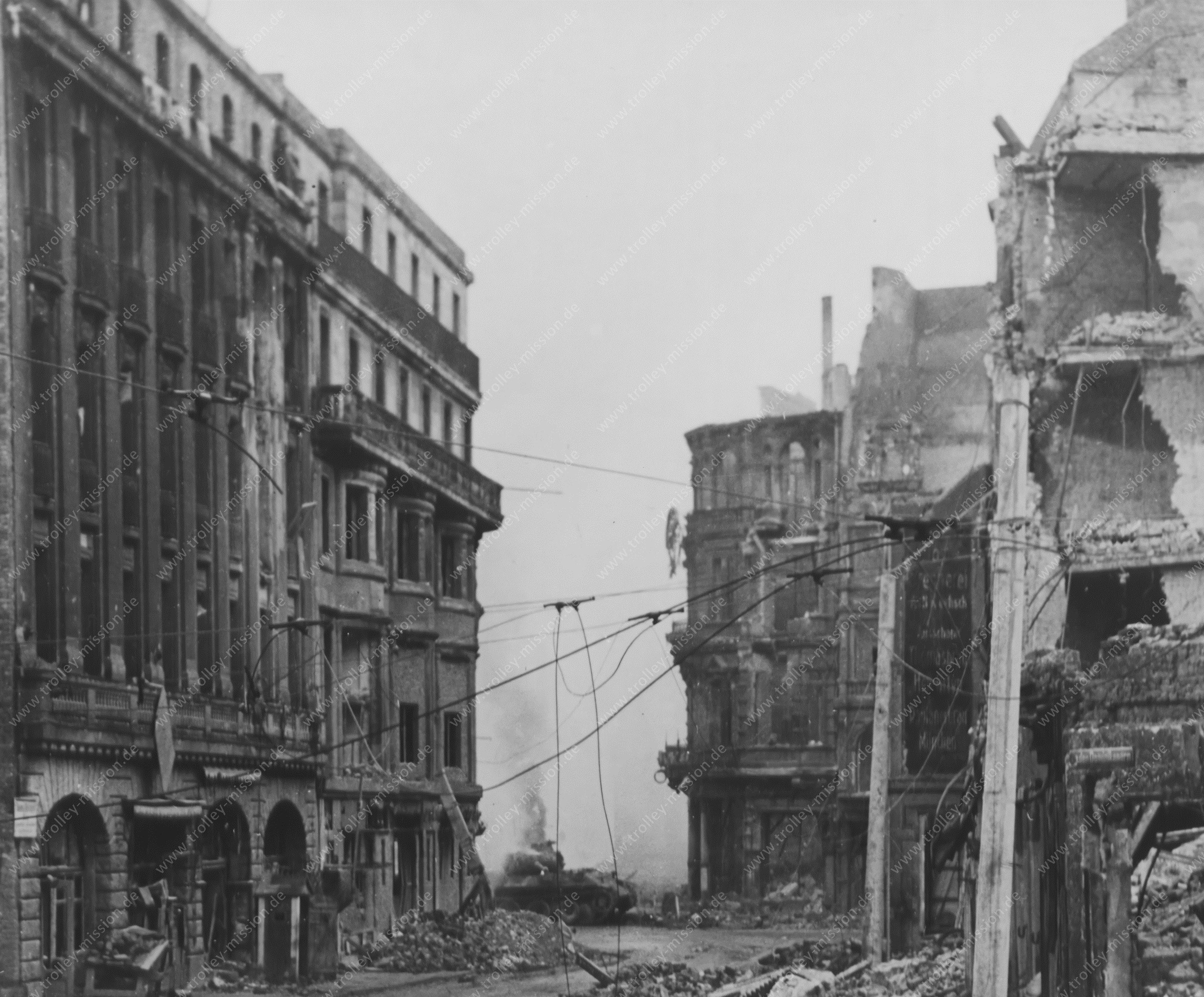 Kriegsbilder Marzellenstraße Köln - Einmarsch US-amerikanischer Soldaten