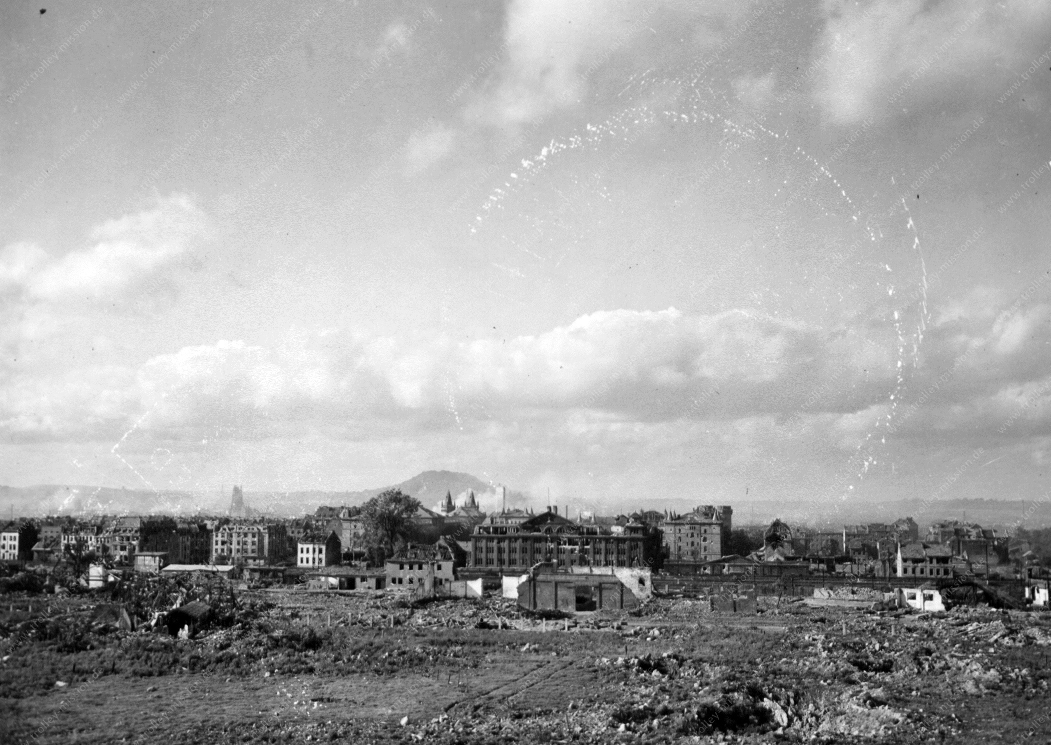 Zweiter Weltkrieg in Aachen: Altes Foto der Rheinischen Nadelfabrik im Reichsweg