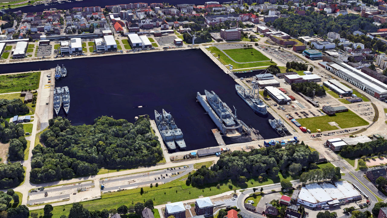 Vergleich Wilhelmshaven 1945 und 2022 - Die alten Docks und Hellinge der Marinewerft im Bauhafen
