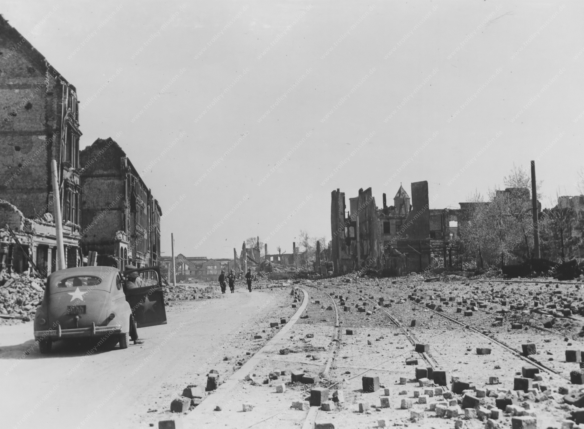 Kriegsbilder Cäcilienstraße Köln - Einmarsch US-amerikanischer Soldaten