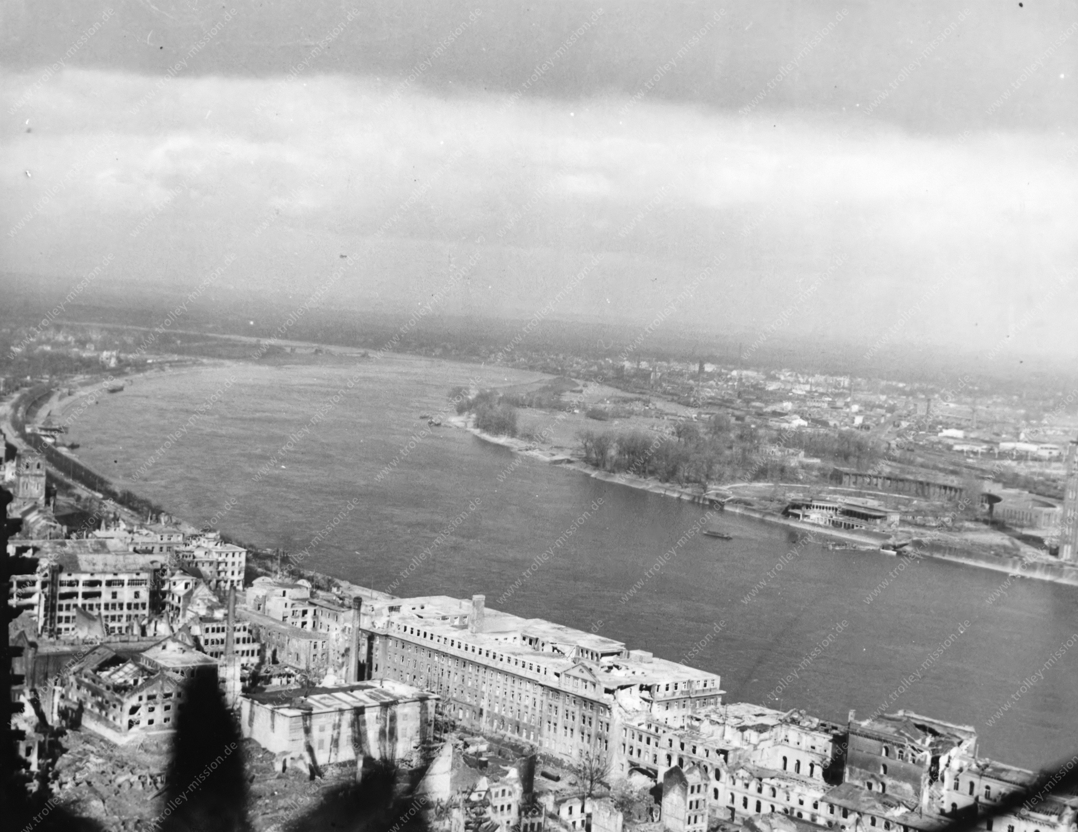 Köln 1945 - Altes Foto aus dem Zweiten Weltkrieg vom Kölner Dom