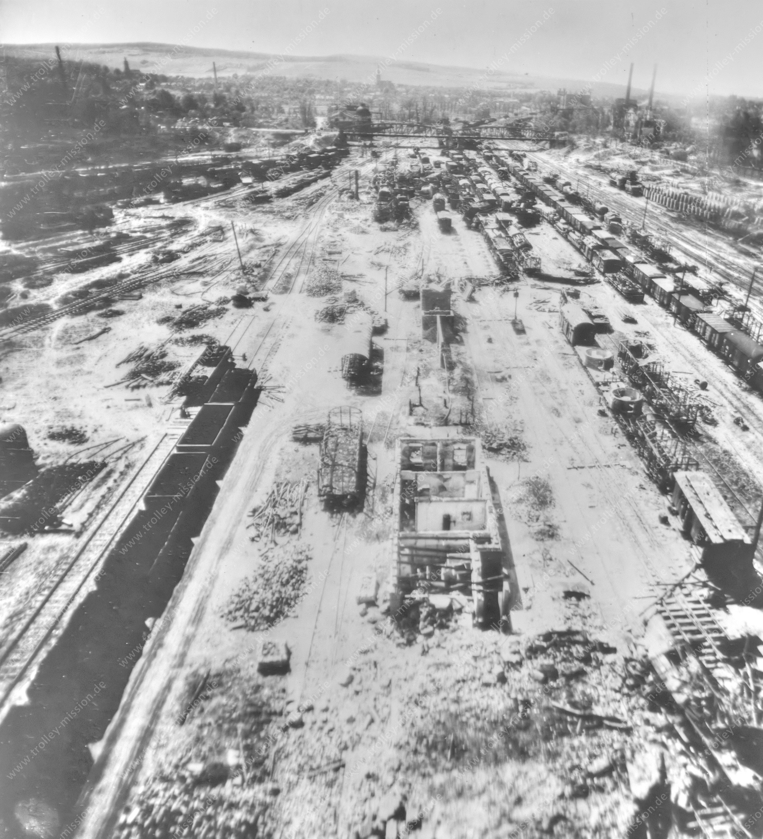 Tiefflug über den Güterbahnhof Hildesheim im Zweiten Weltkrieg