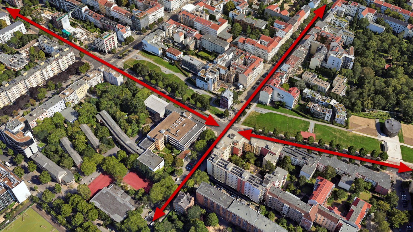 Auf dem Berliner Luftbild verläuft die Bernauer Straße von links nach rechts und wird etwa in der Bildmitte von der Strelitzer Straße von oben nach unten gekreuzt.