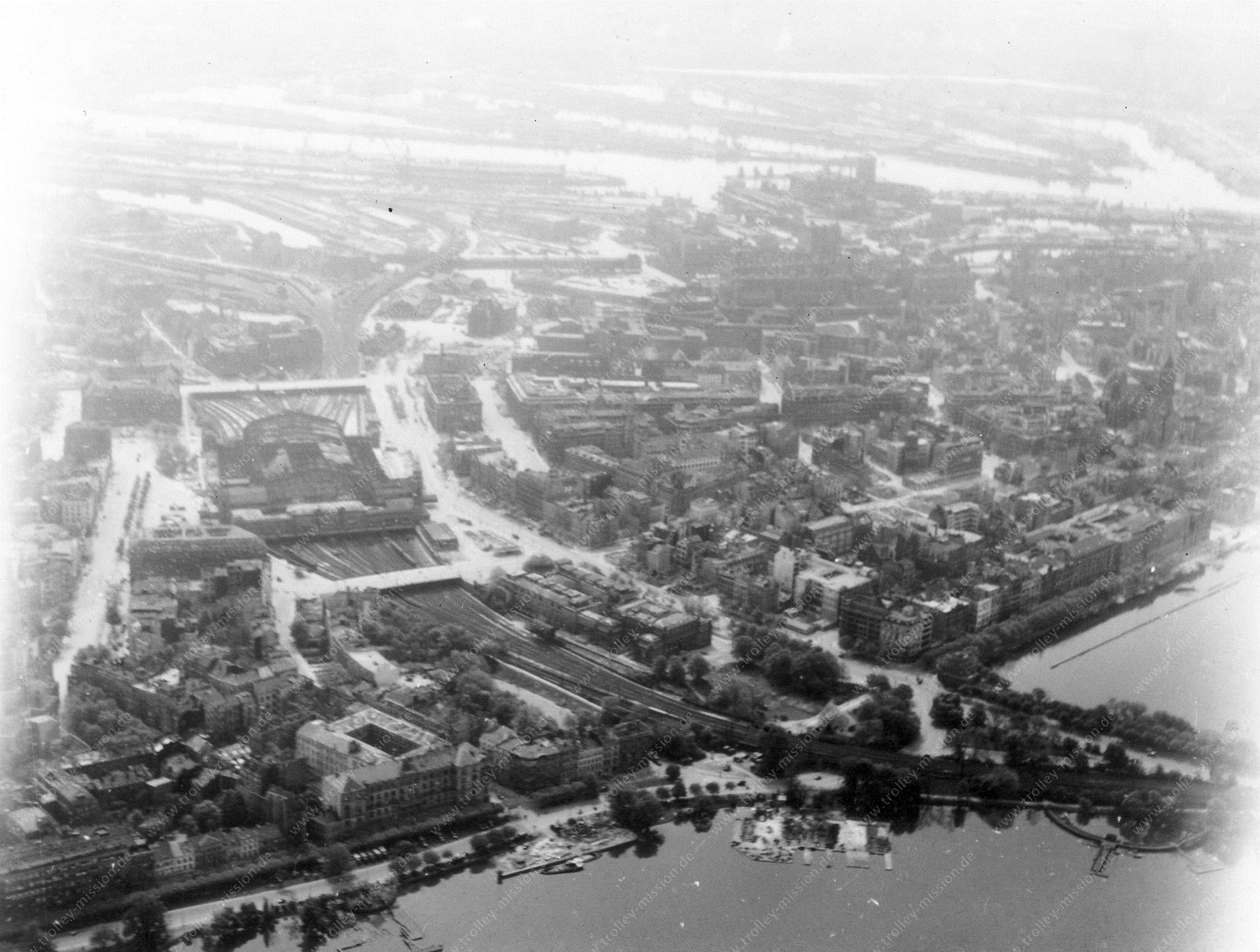 Hamburg Luftbild Außenalster, Lombardsbrücke und Binnenalster sowie Hauptbahnhof