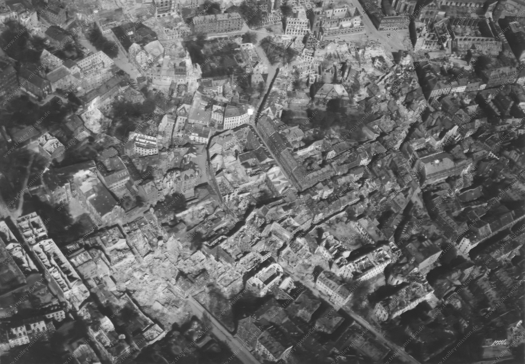 Luftaufnahme der Altstadt von Mainz nach dem Zweiten Weltkrieg