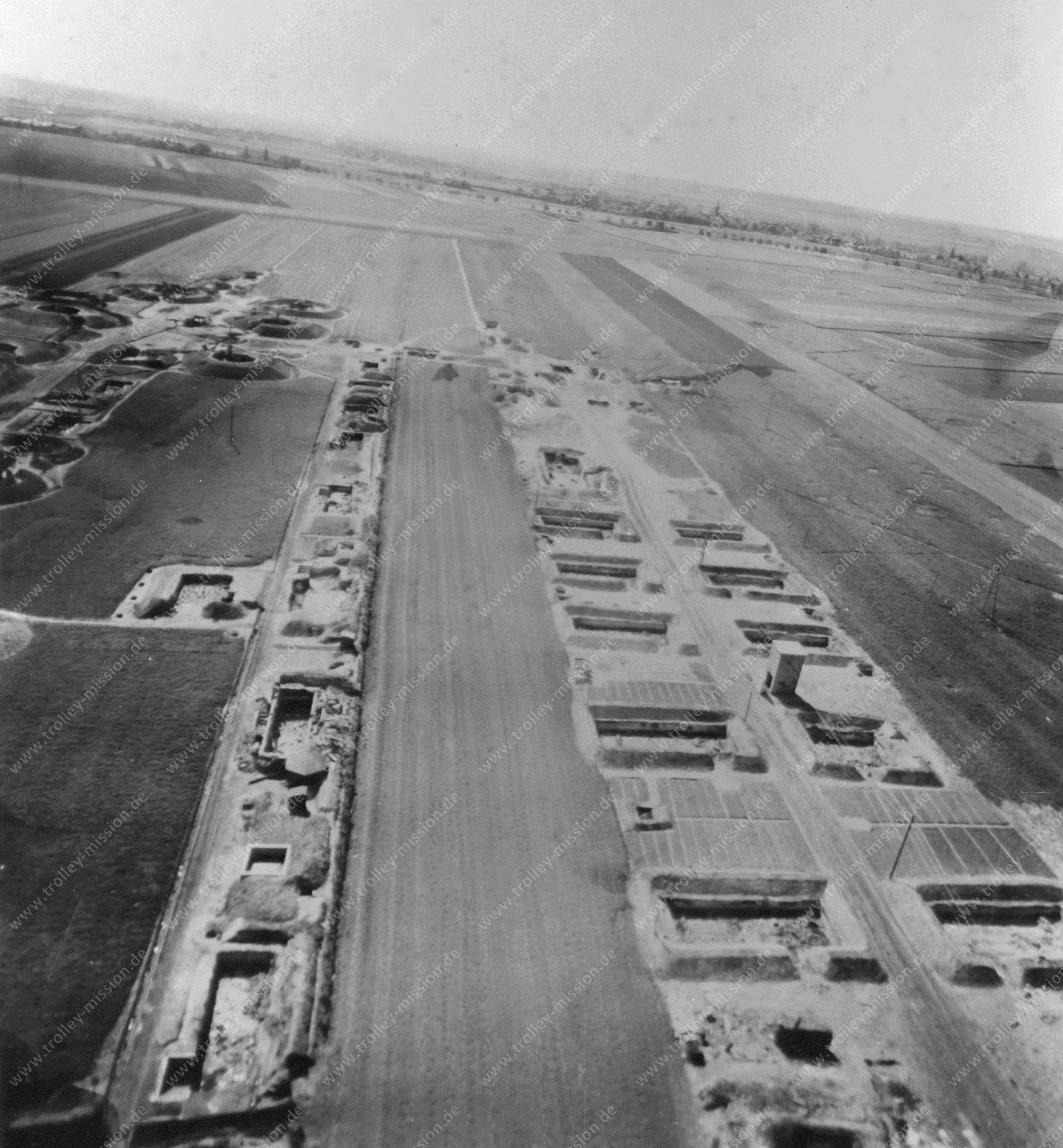 Flak-Stellung in Kötzschen bei Merseburg - Luftaufnahme 1945