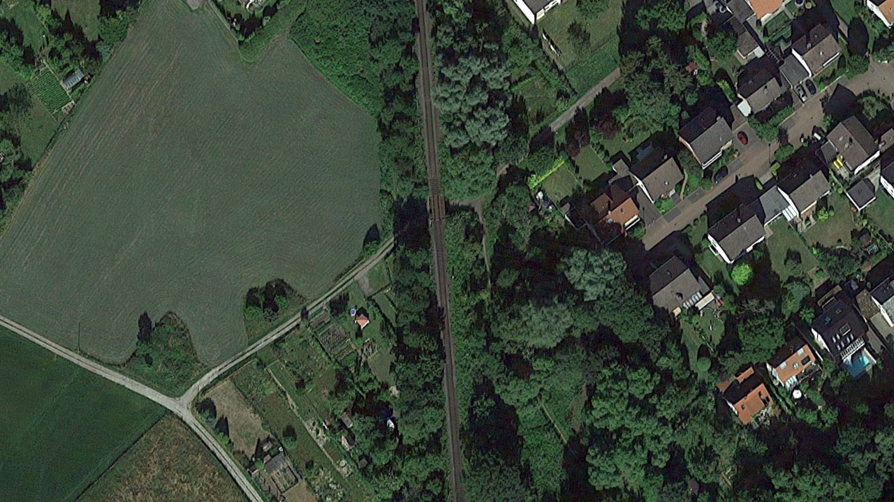 Heutige Ansicht mit Google Earth - Eisenbahn-Brücke Regionalbahn RB 73 Friedrich-Petri-Straße in Lage im Kreis Lippe im Regierungsbezirk Detmold