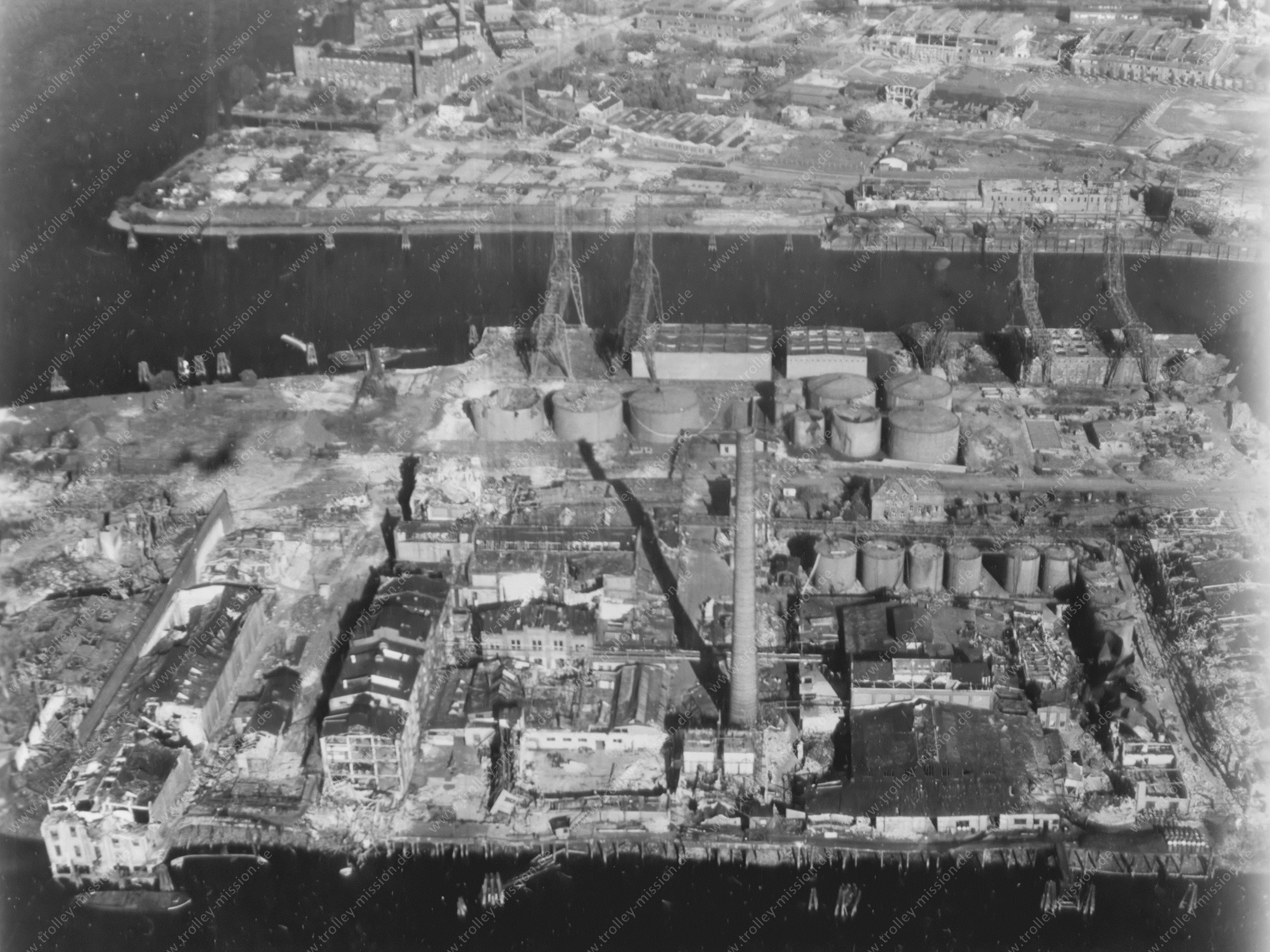 Luftbild Hamburg 1945 - Seehafen 1 in Harburg an der Süderelbe