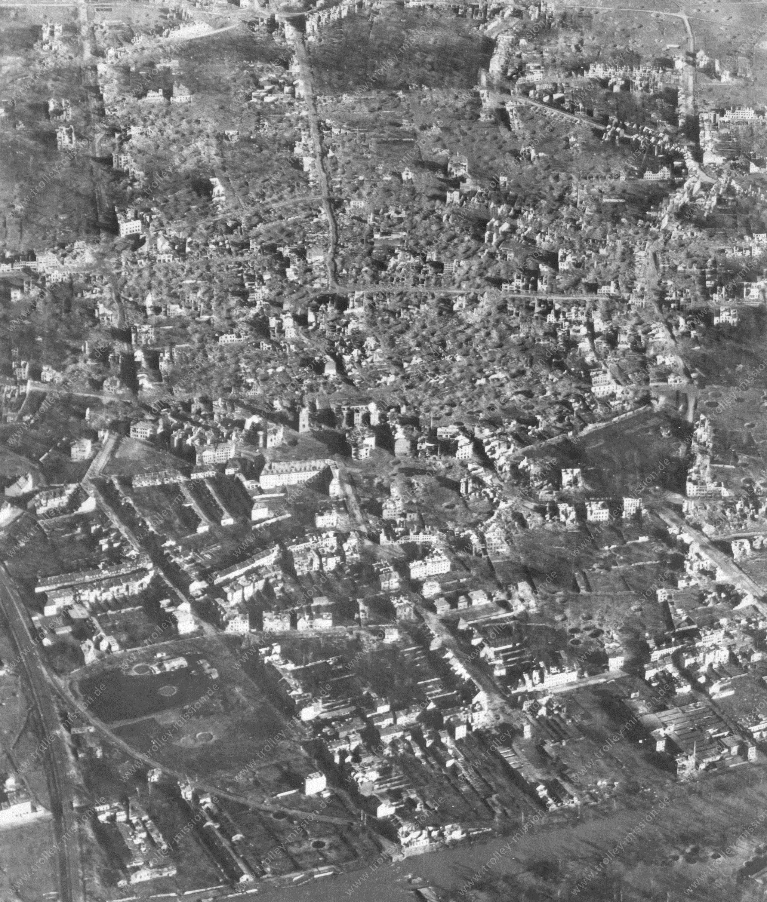 Luftbild von Düren 1945