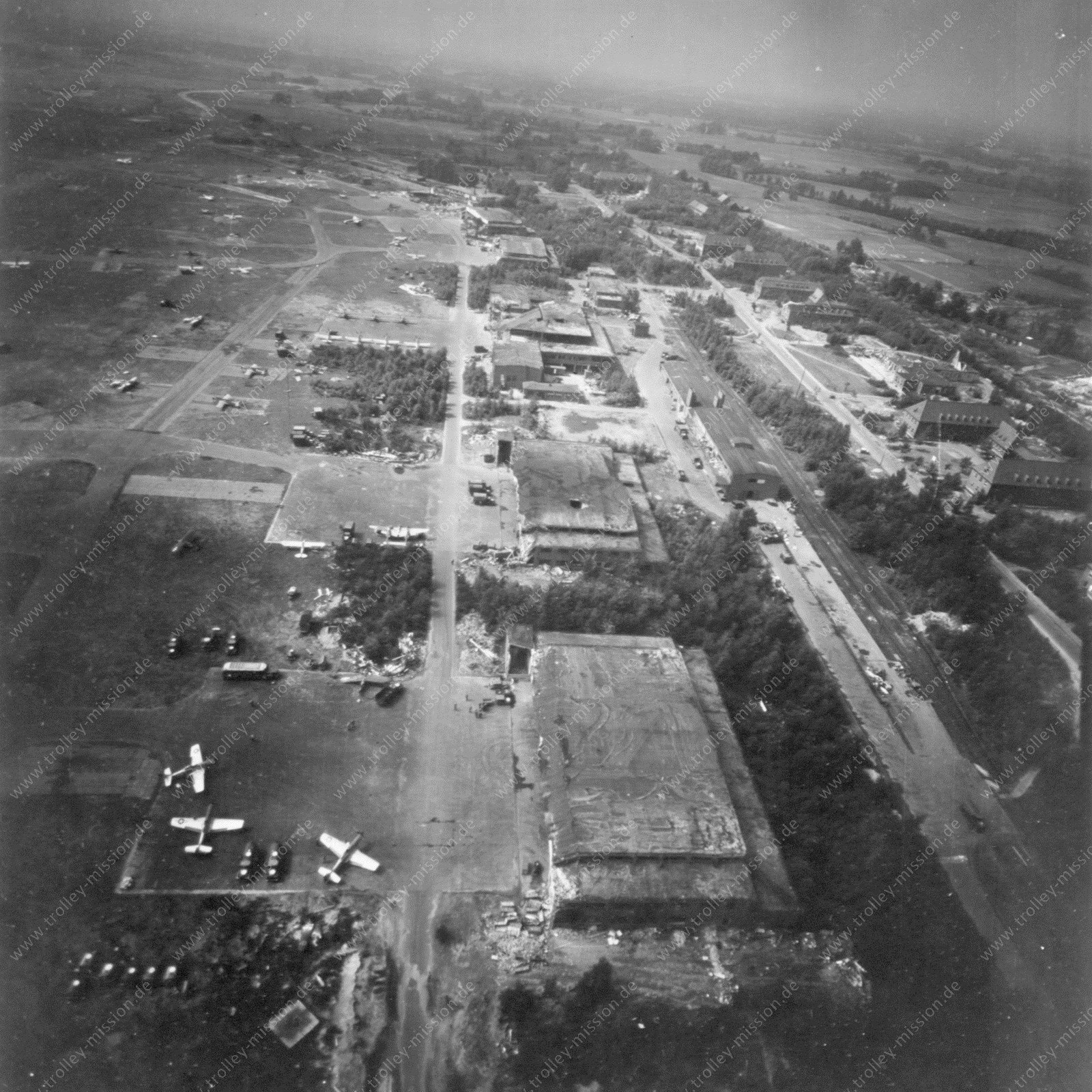 Luftbild Flughafen Gütersloh nach der Zerstörung im Zweiten Weltkrieg