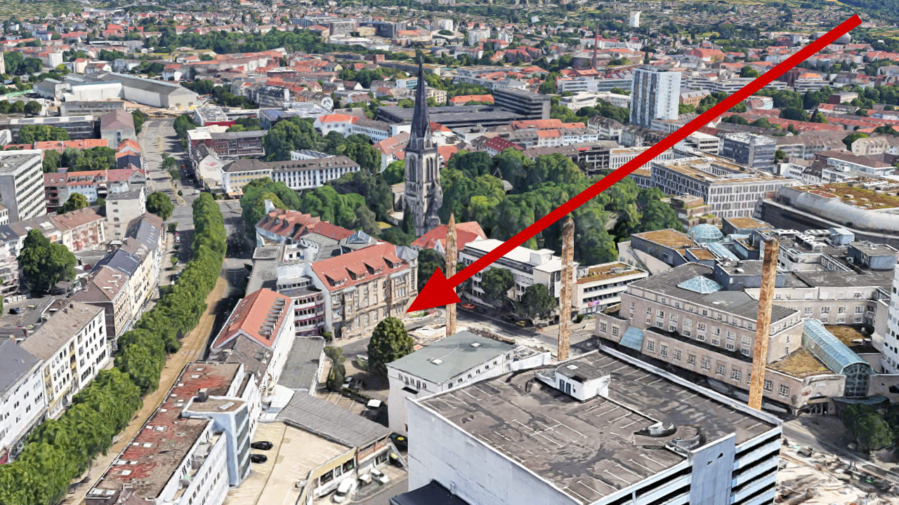 Kassel im Zweiten Weltkrieg - Kirchturm der Lutherkirche und Kleine Rosenstraße umsäumt von Ruinen und Trümmerbergen