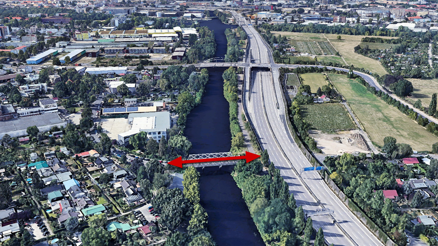 Das Luftbild zeigt die Alte Späthbrücke und den Verlauf des Teltowkanals zwischen Ost-Berlin (rechte Bildseite) und West-Berlin (linke Bildseite).