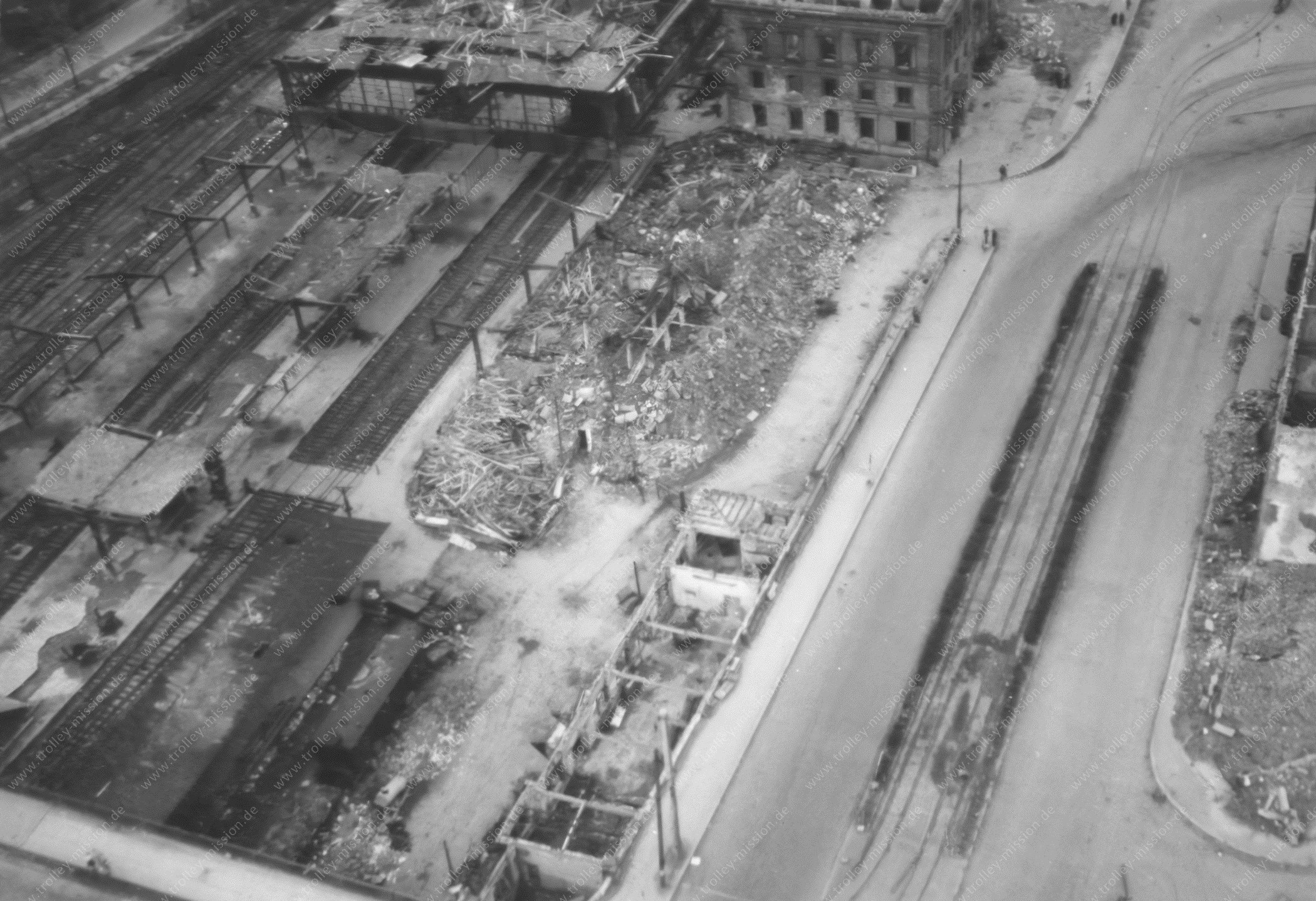 Hauptbahnhof Mainz 1945
