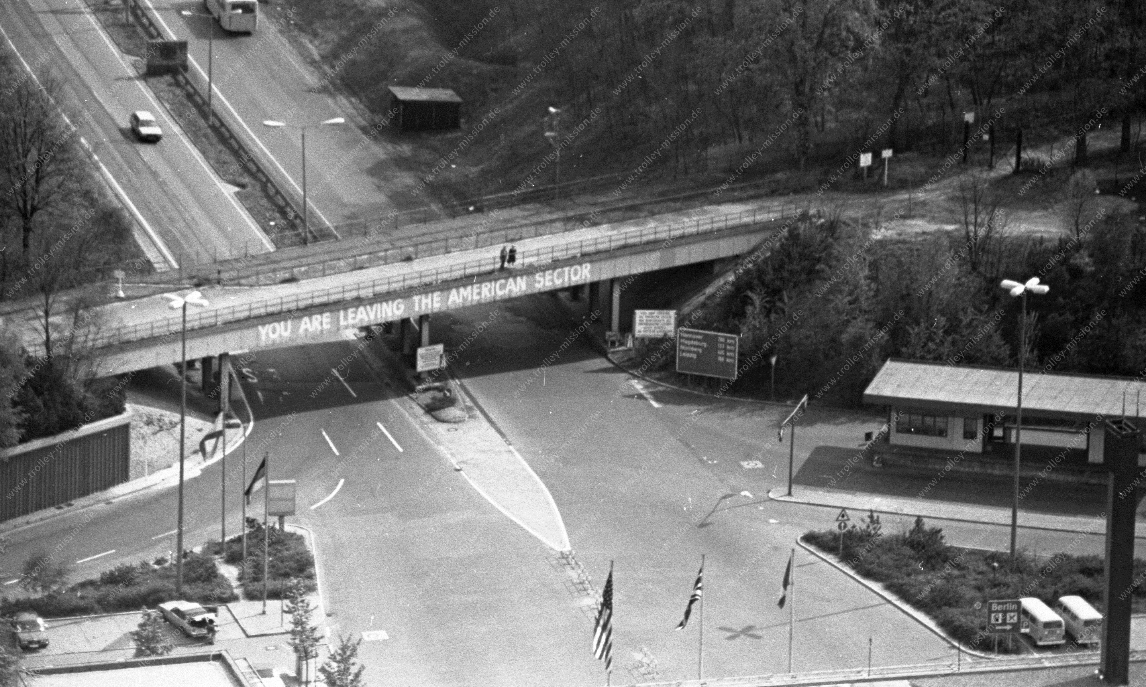 Luftbild Checkpoint Bravo - Grenzübergang Dreilinden zwischen Berlin und Brandenburg vom 4. Mai 1982