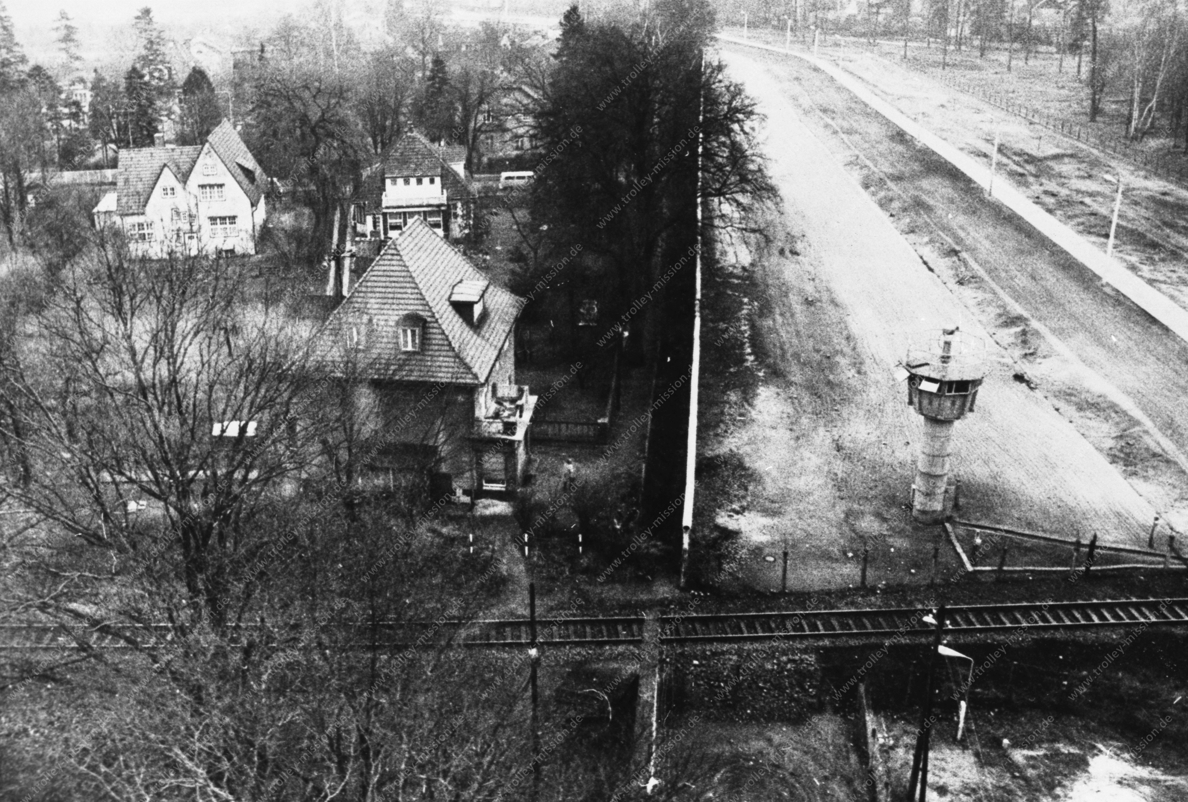 Luftbild vom DDR Grenzturm in der Nähe der Exklave Steinstücken an der Steinstraße und Bernhard-Beyer-Straße