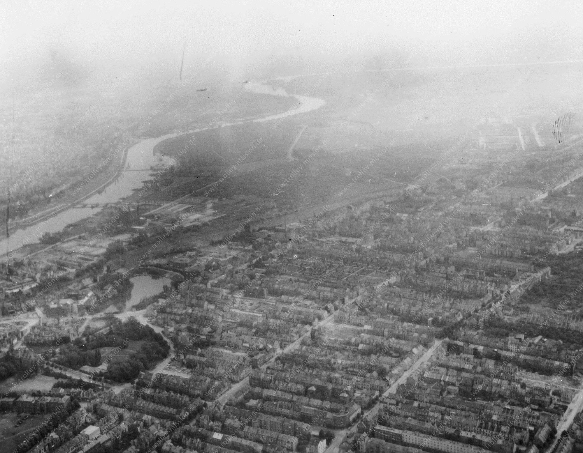 Bremen from above: Aerial view after Allied air raids in World War II
