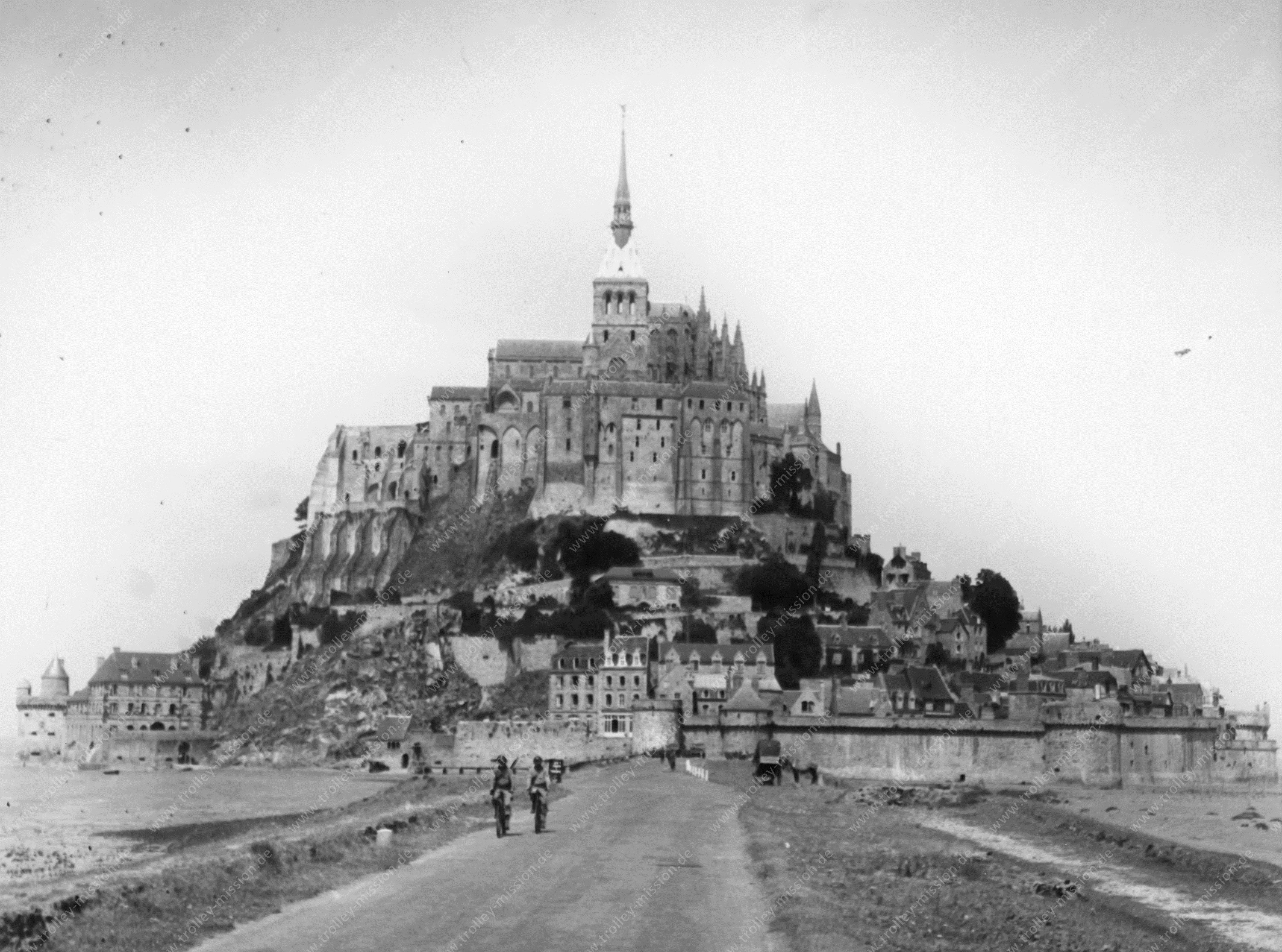 Le Mont-Saint-Michel - Photo ancienne de la Seconde Guerre mondiale