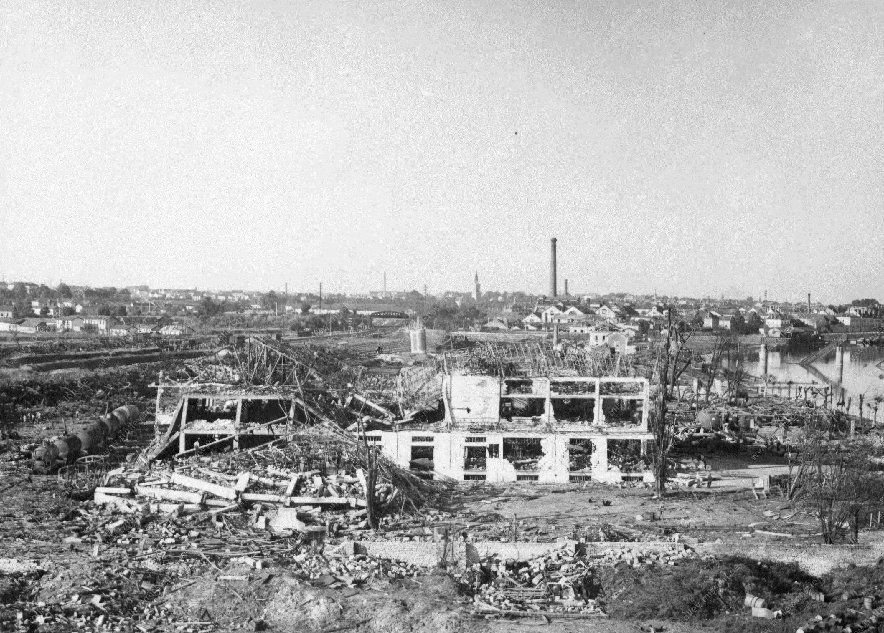 Photo historique du bombardement de la gare de triage de Saint-Rémy en Chalon-sur-Saône