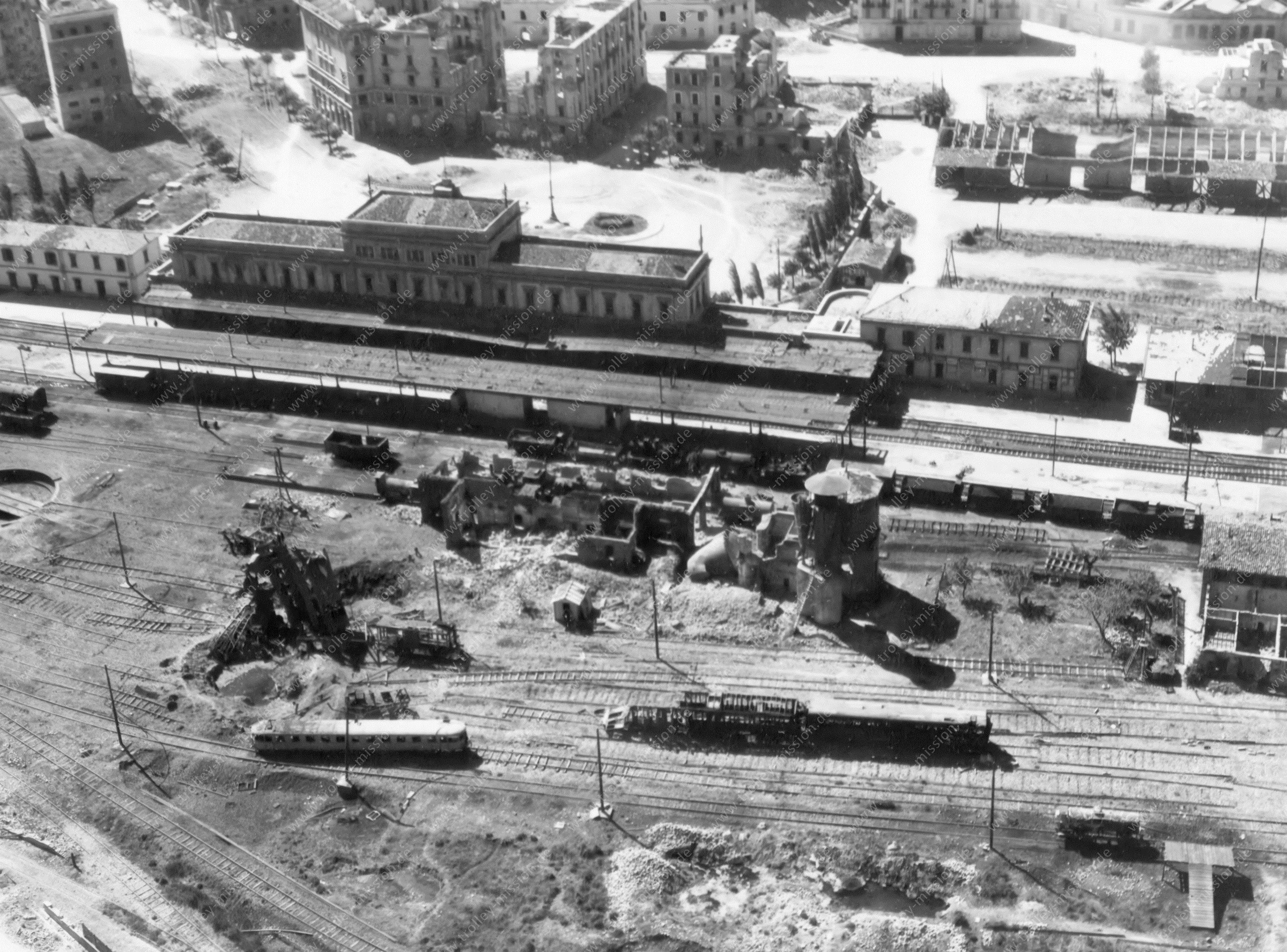Stazione di Modena 1945 - Vista aerea dopo i bombardamenti della seconda guerra mondiale