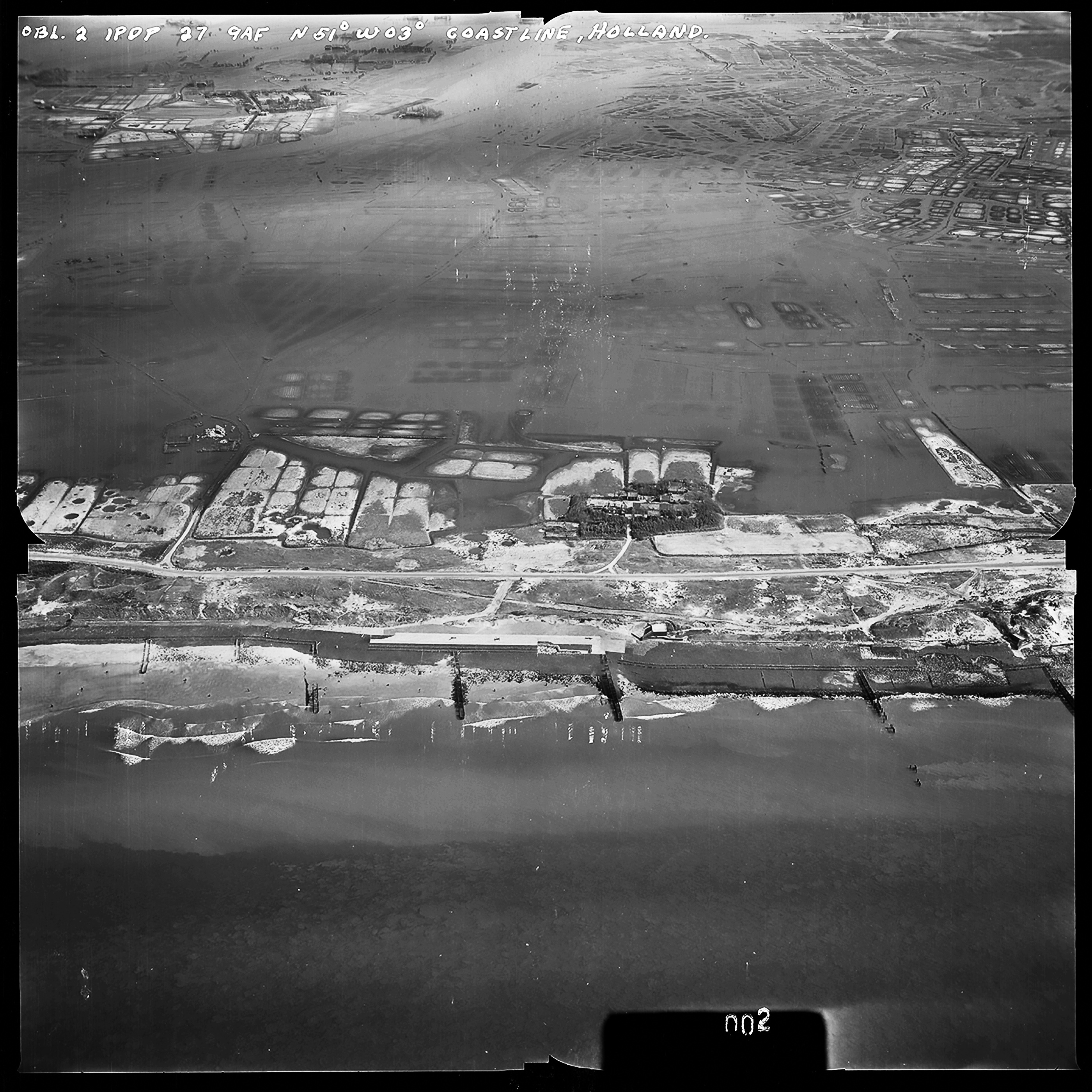 Atlantikwall Tweede Wereldoorlog in Nederland en België en Frankrijk - Luchtfoto's en historische luchtopnames - 1945 oorlog foto's en beelden