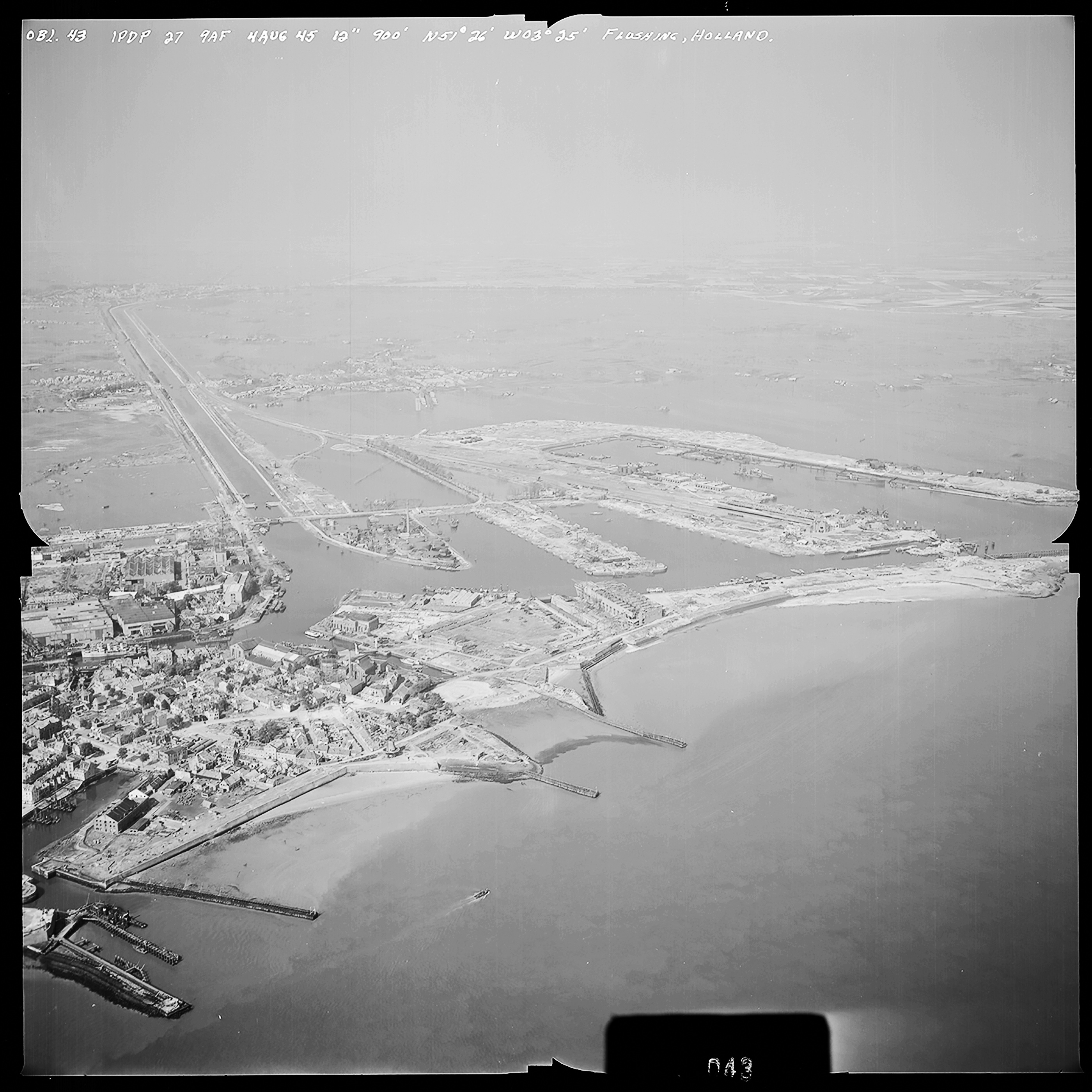 Atlantikwall Tweede Wereldoorlog in Nederland en België en Frankrijk - Luchtfoto's en historische luchtopnames - 1945 oorlog foto's en beelden