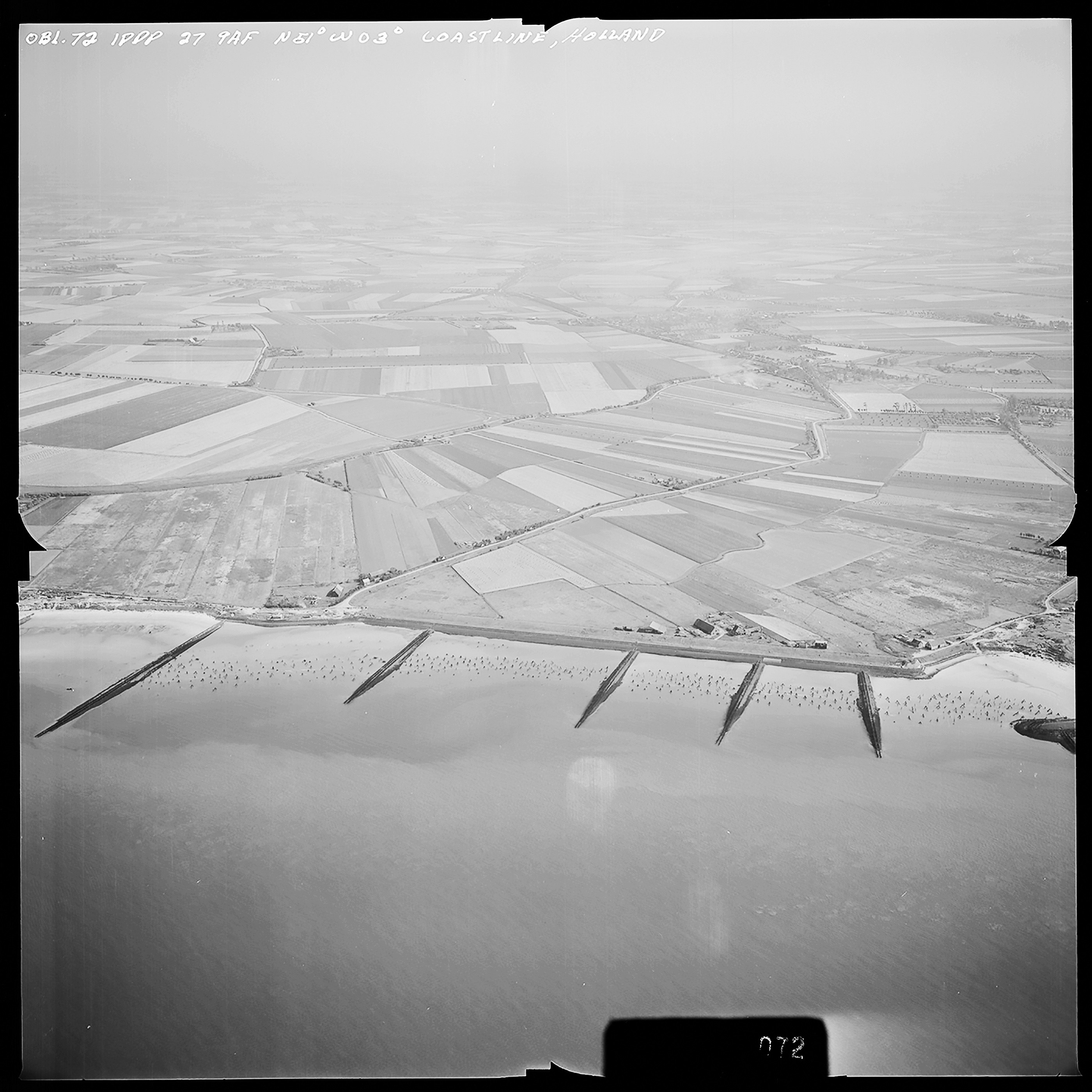 Atlantikwall Tweede Wereldoorlog in Nederland en België en Frankrijk - Luchtfoto's en historische luchtopnames - 1945 oorlog foto's en beelden