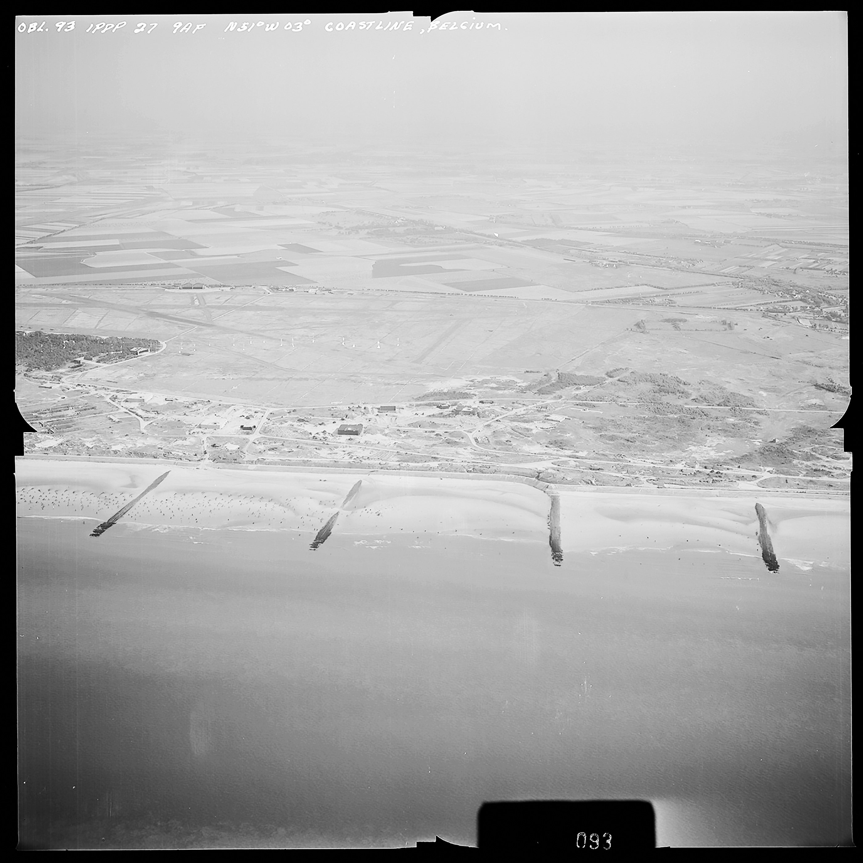 Atlantikwall Tweede Wereldoorlog in Nederland en België en Frankrijk - Luchtfoto's en historische luchtopnames - 1945 oorlog foto's en beelden