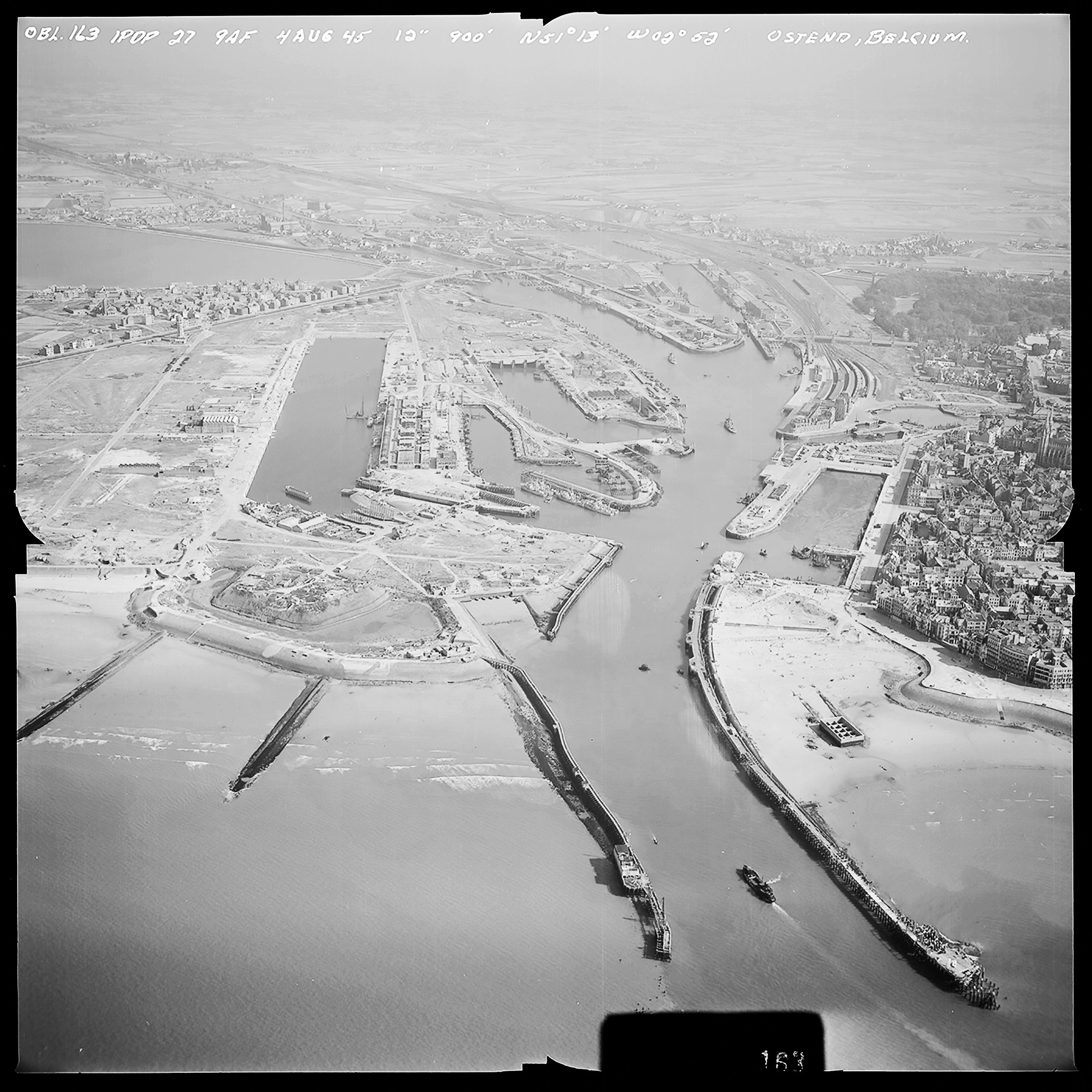 Atlantikwall Tweede Wereldoorlog in Nederland en België en Frankrijk - Luchtfoto's en historische luchtopnames - 1945 oorlog foto's en beelden