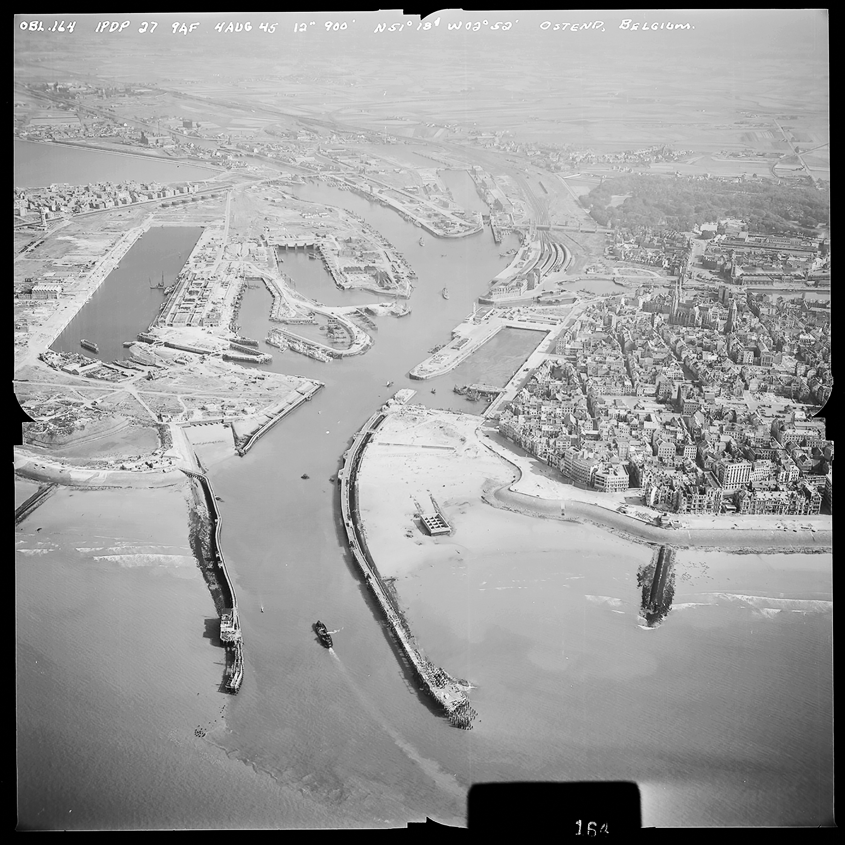 Atlantikwall Tweede Wereldoorlog in Nederland en België en Frankrijk - Luchtfoto's en historische luchtopnames - 1945 oorlog foto's en beelden