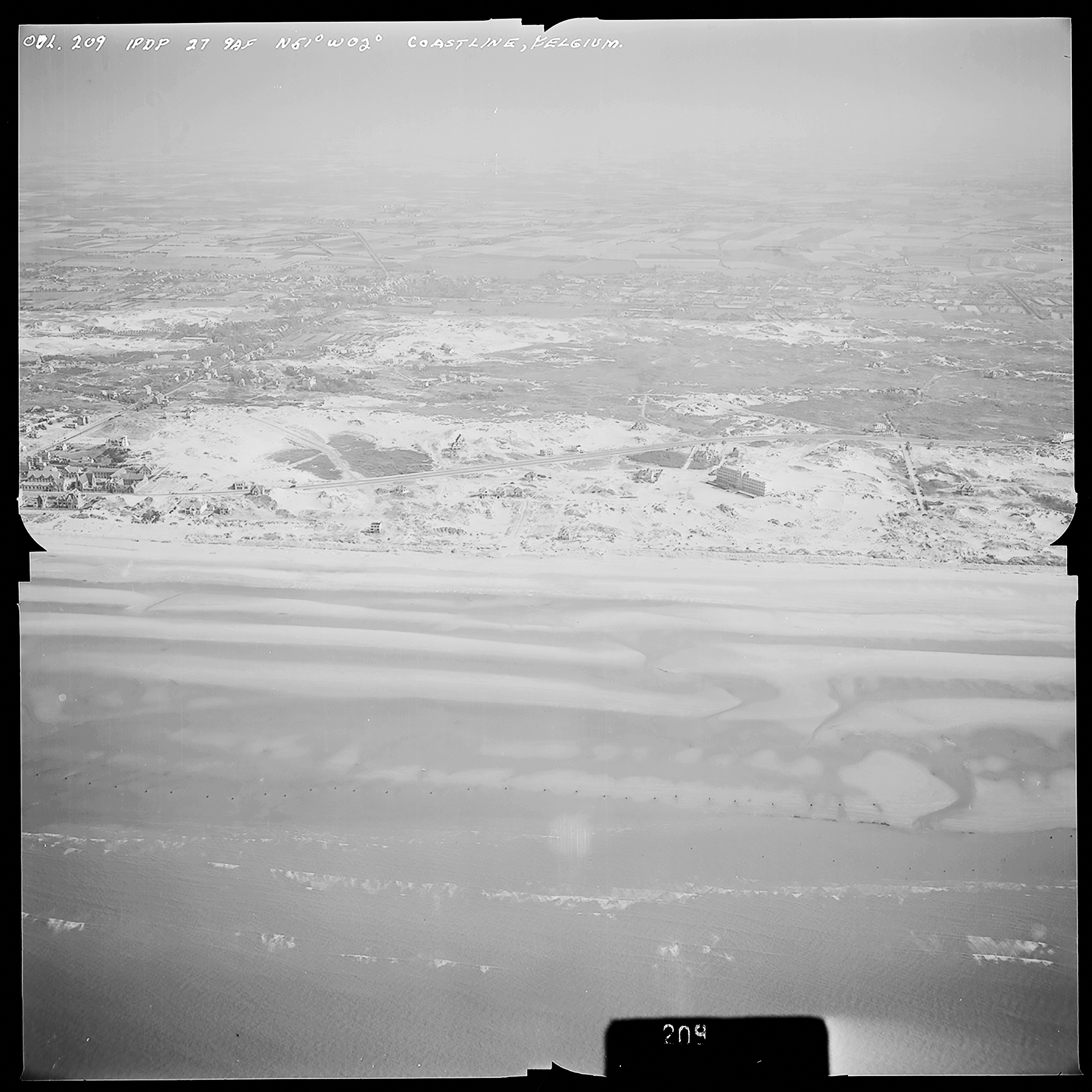 Atlantikwall Tweede Wereldoorlog in Nederland en België en Frankrijk - Luchtfoto's en historische luchtopnames - 1945 oorlog foto's en beelden